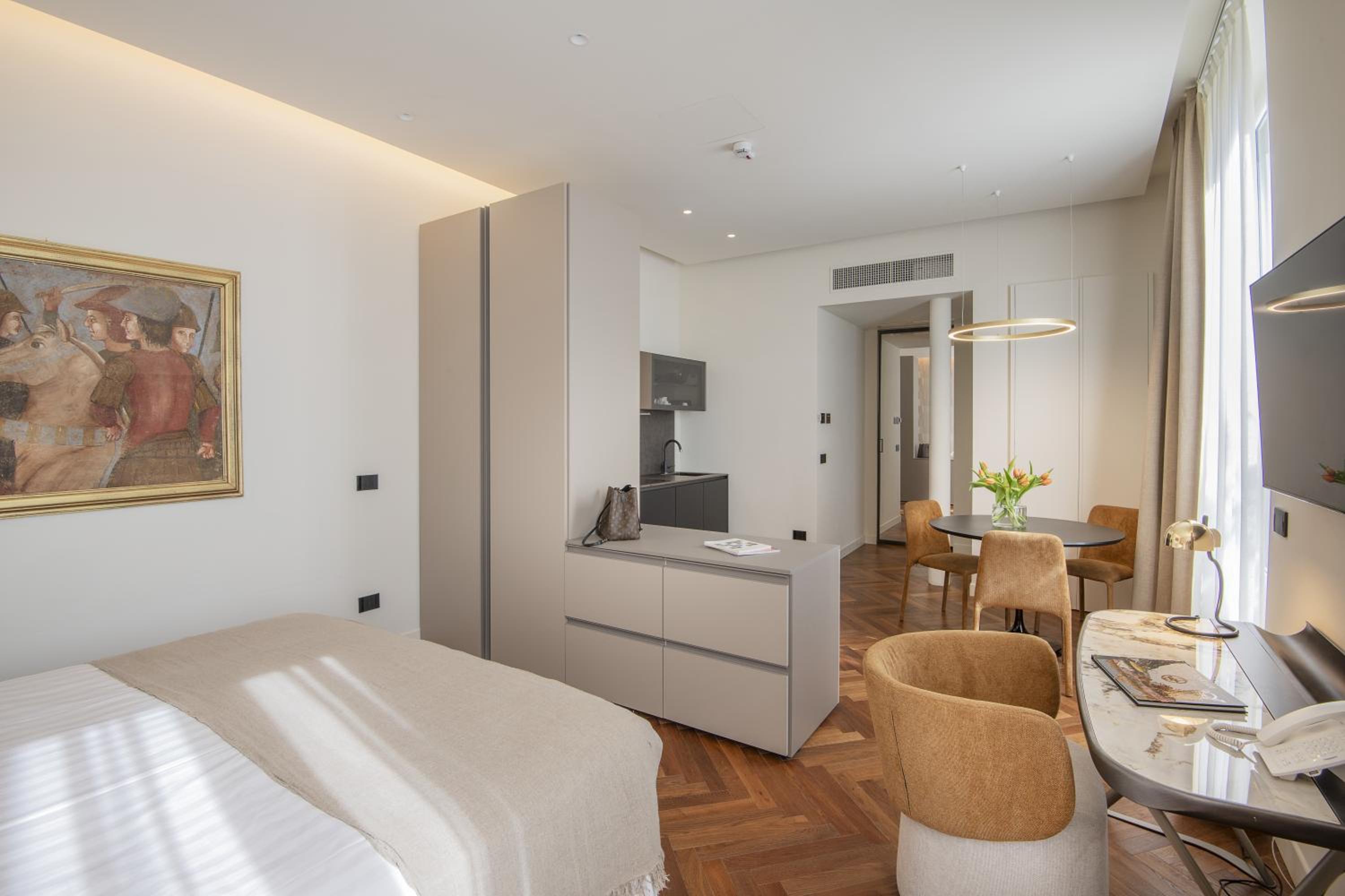 Deluxe Apartment