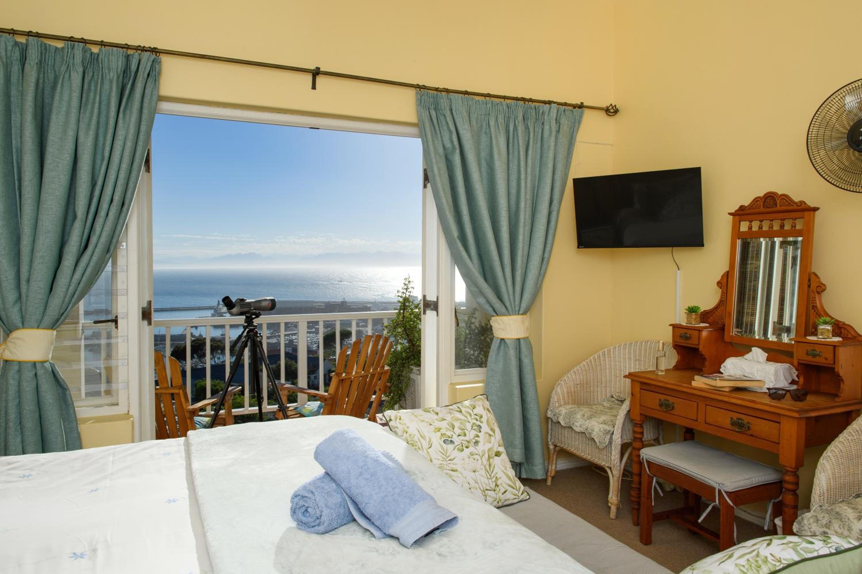 Deluxe King Room photo 1