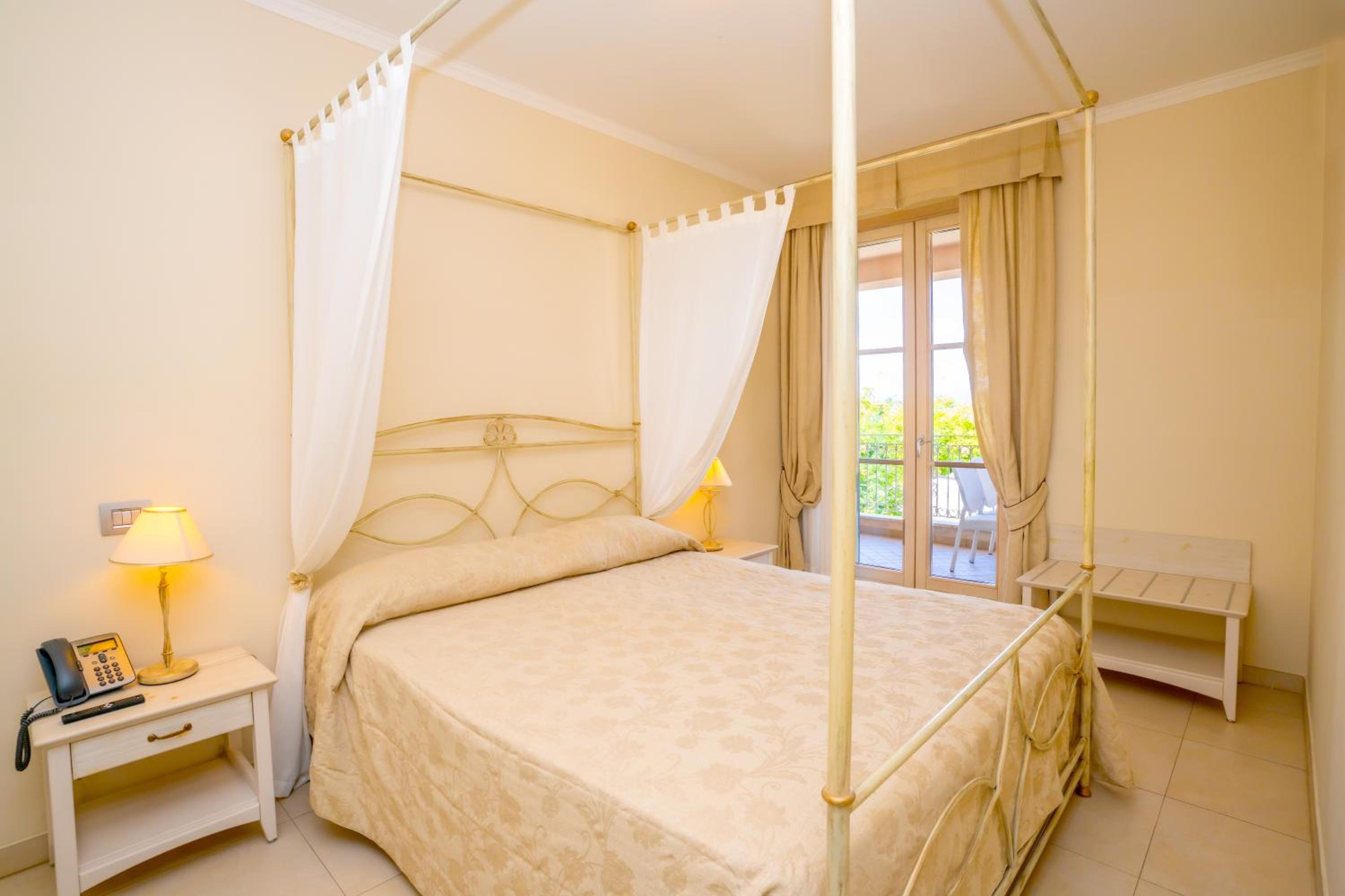 Junior Suite with Pool View