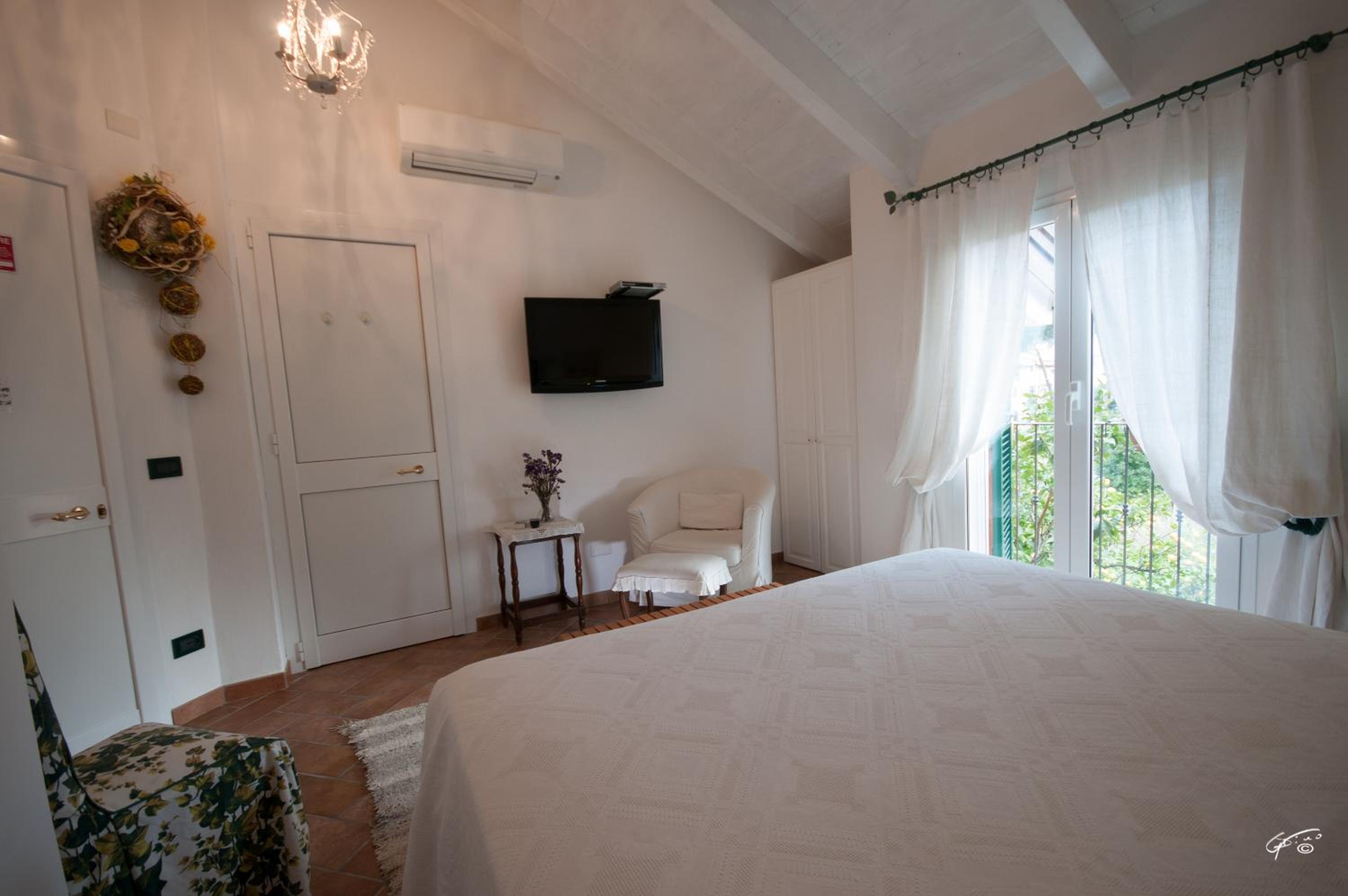 Double Room - Photo 3