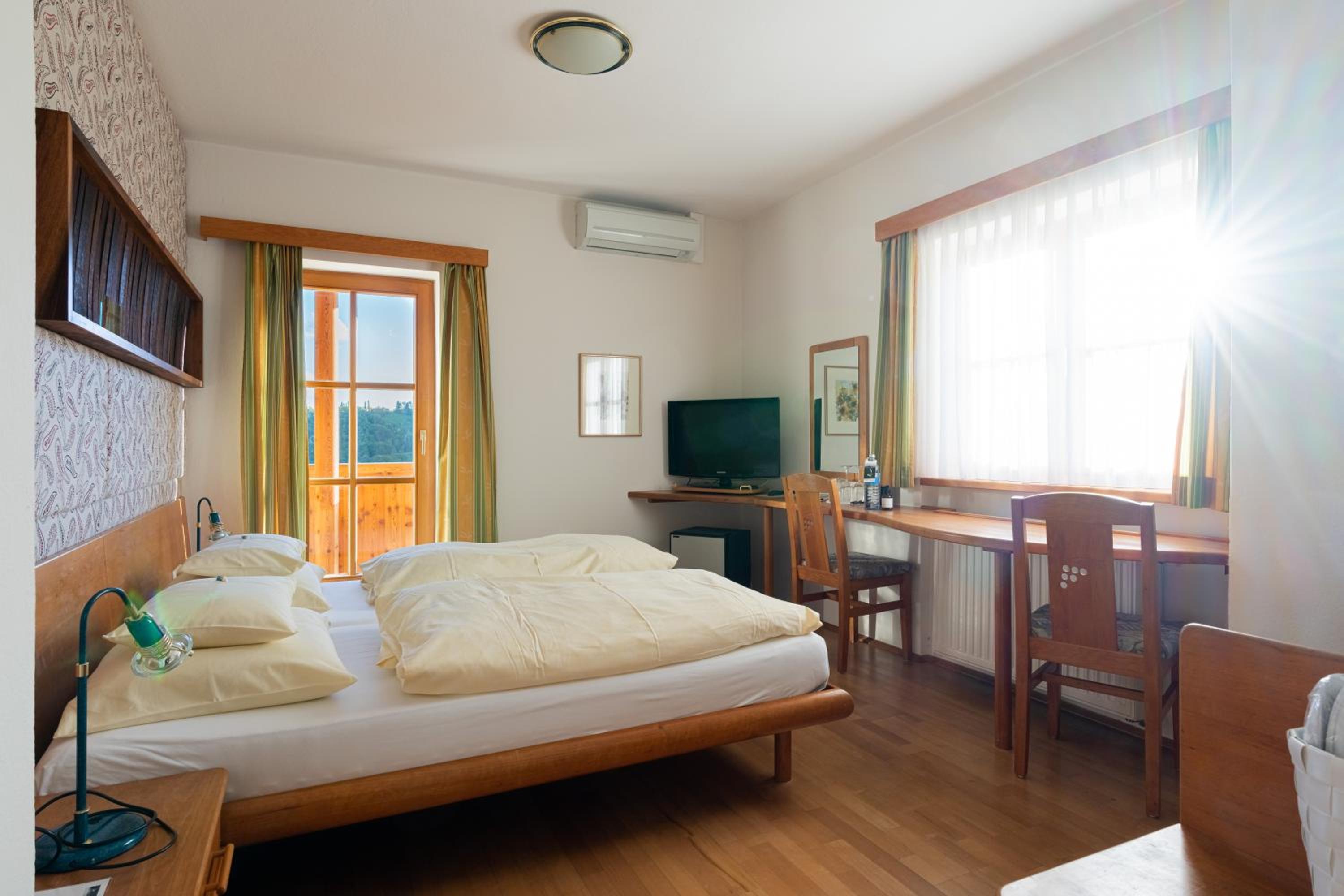 Double Room with Garden View with Panoramic view of the vineyards photo 1