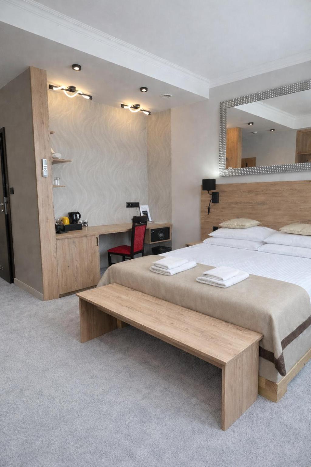 Deluxe Junior Suite photo 2