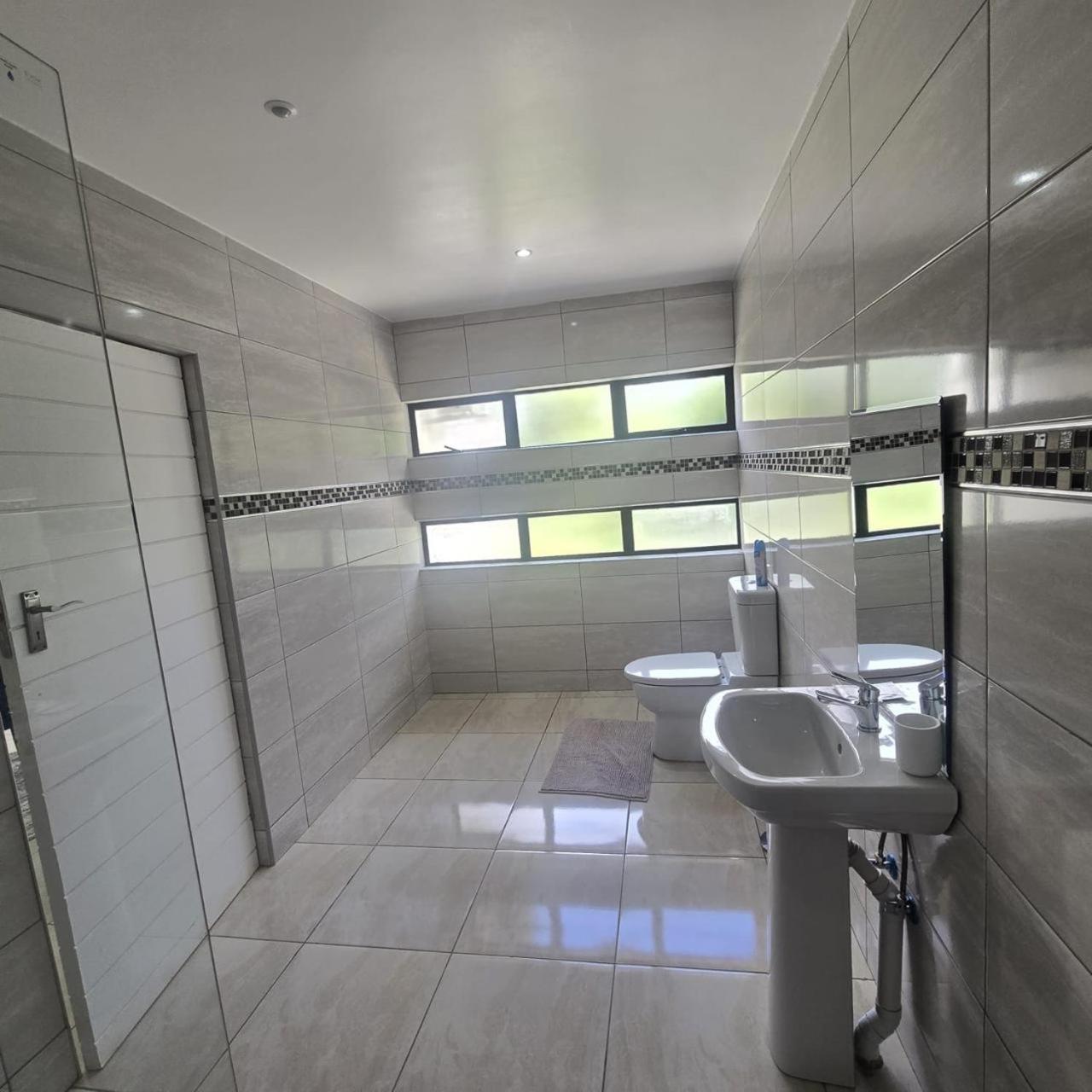 Executive Suite - Photo 1
