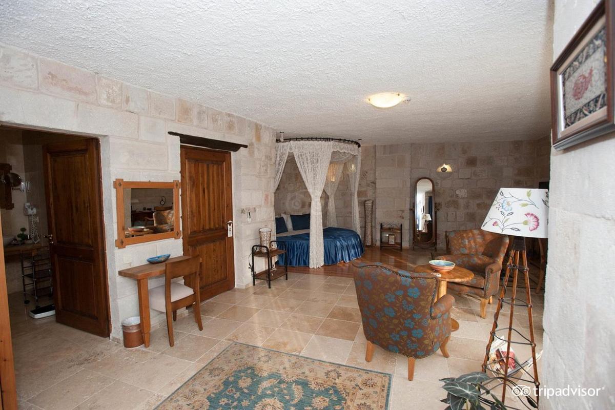 Deluxe Suite with Spa Bath