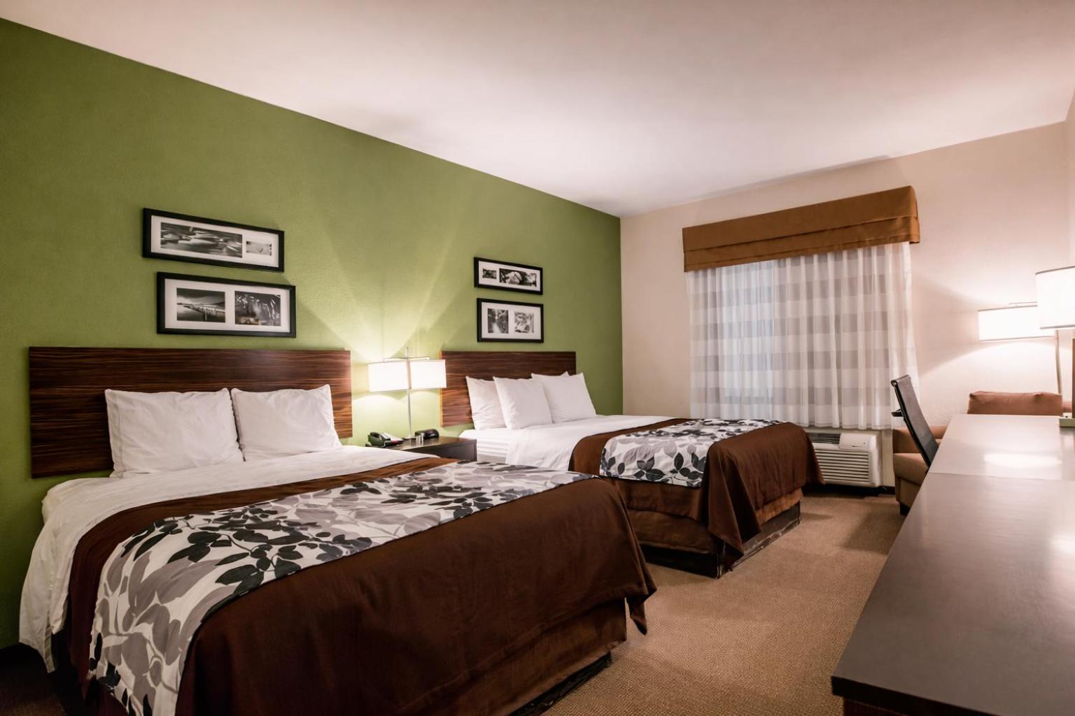Queen Room with Two Queen Beds - Accessible/Non-Smoking  - Photo 4