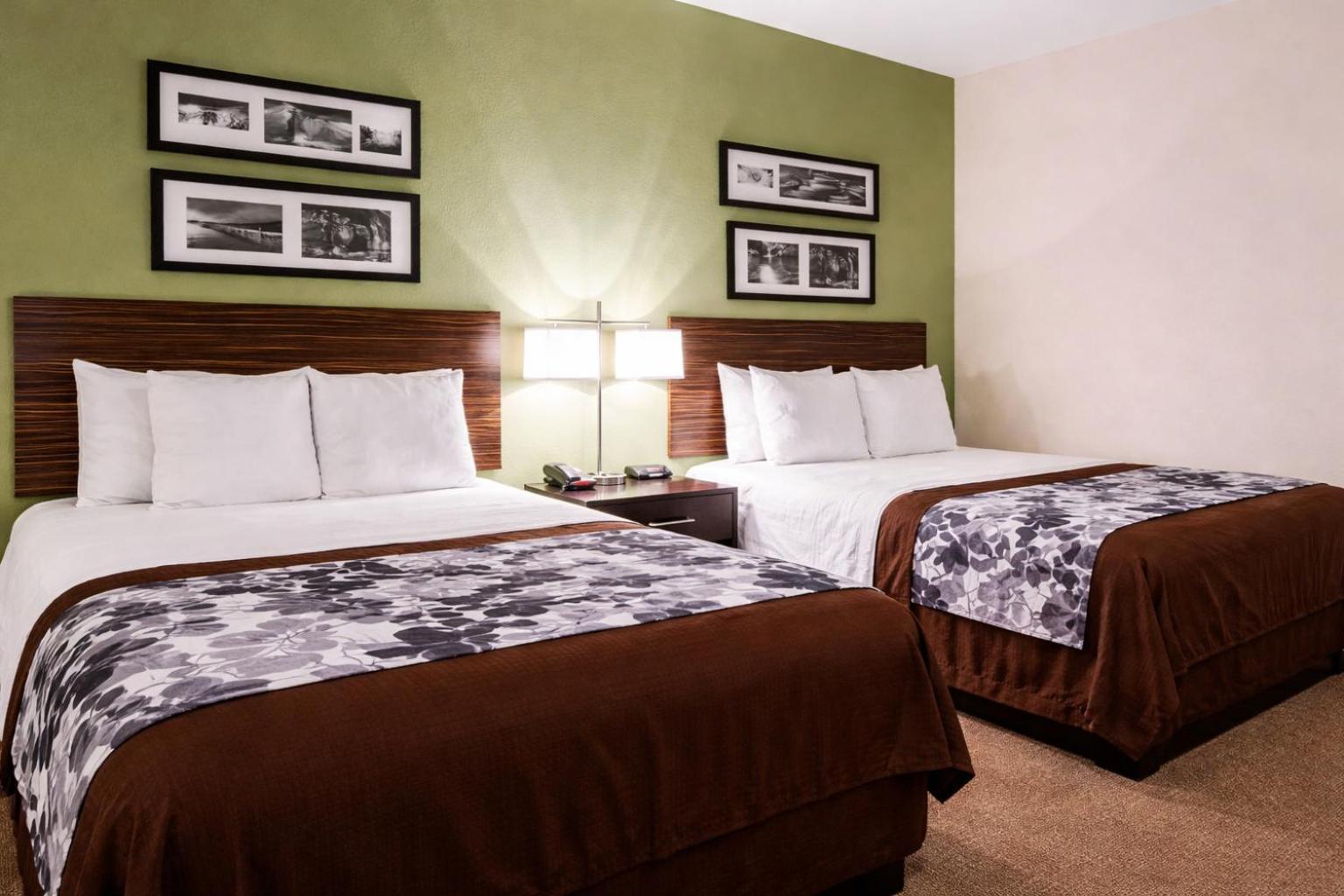 Queen Room with Two Queen Beds - Accessible/Non-Smoking  - Photo 3