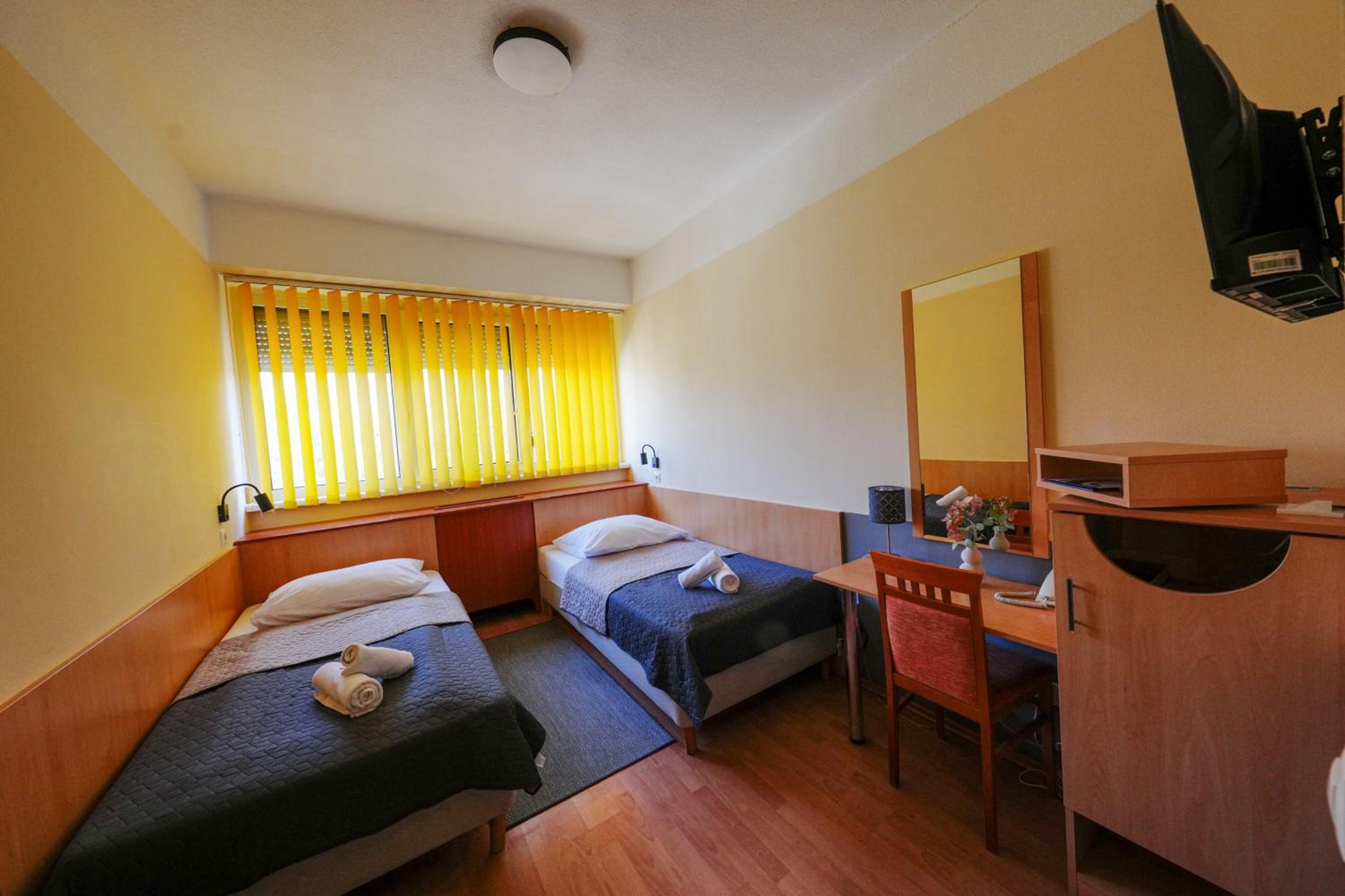 Standard Twin Room photo 2
