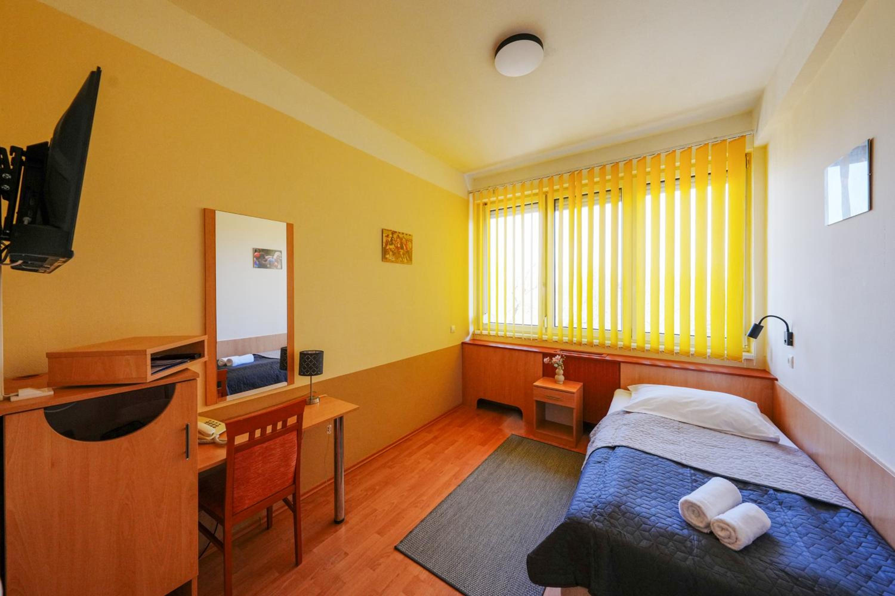 Single Room photo 2