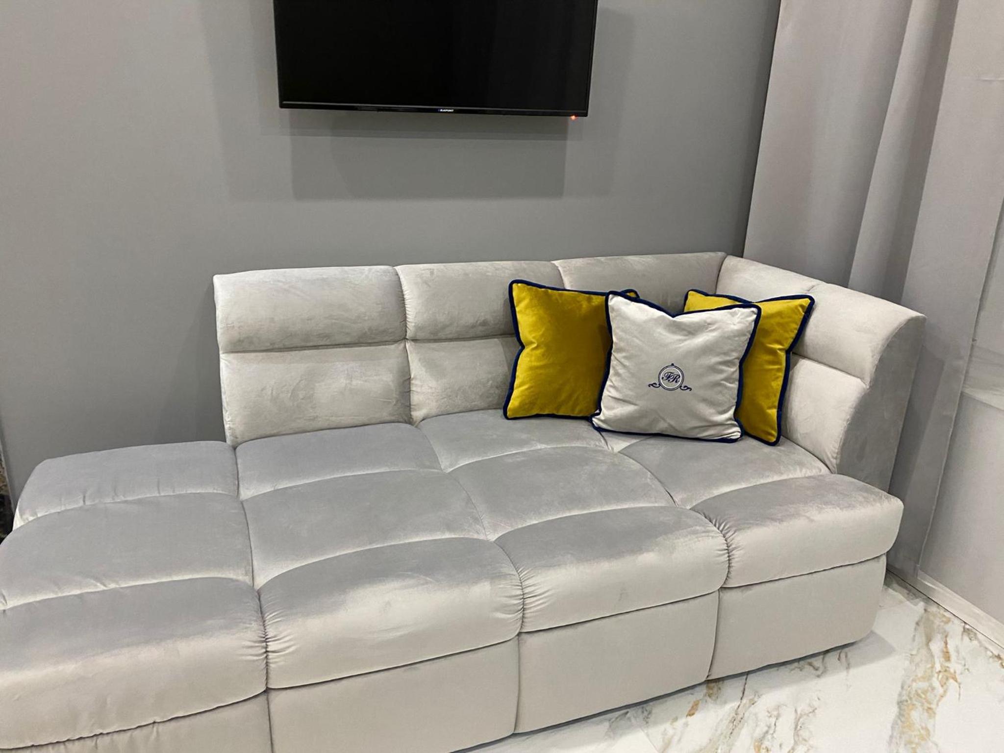 Deluxe One-Bedroom Apartment
