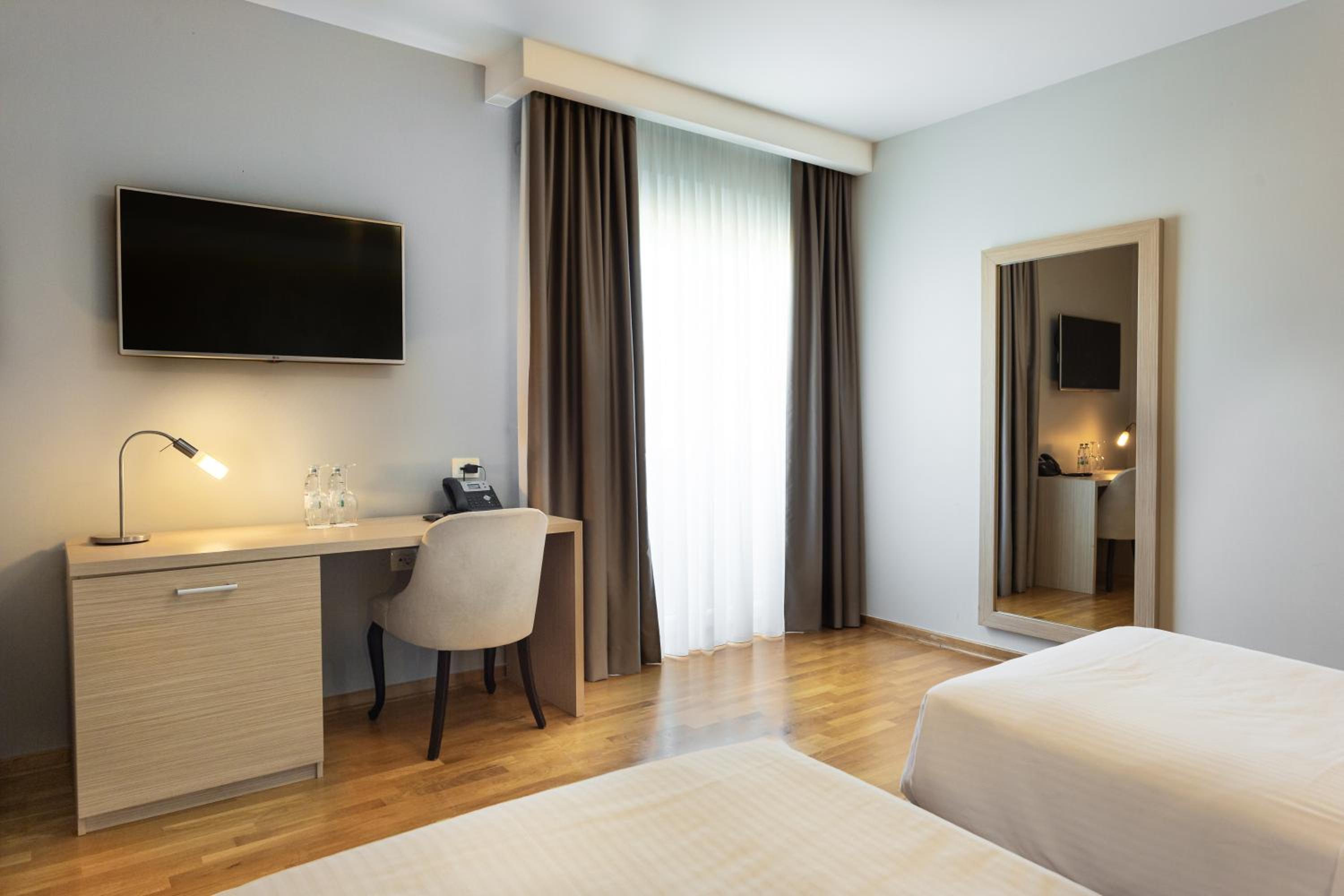 Double or Twin Room with Balcony photo 3