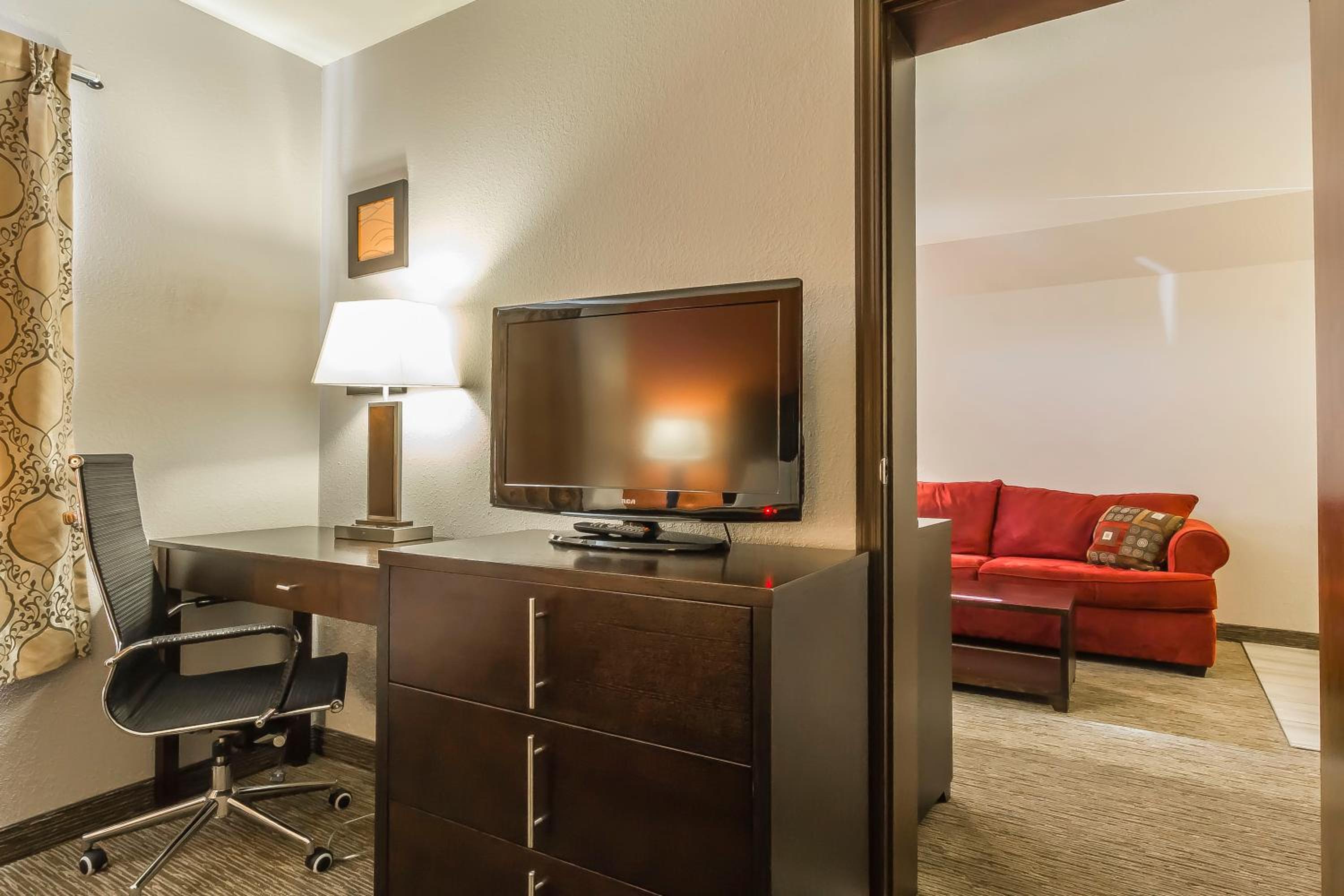 Queen Suite with Sofa Bed - Non-Smoking