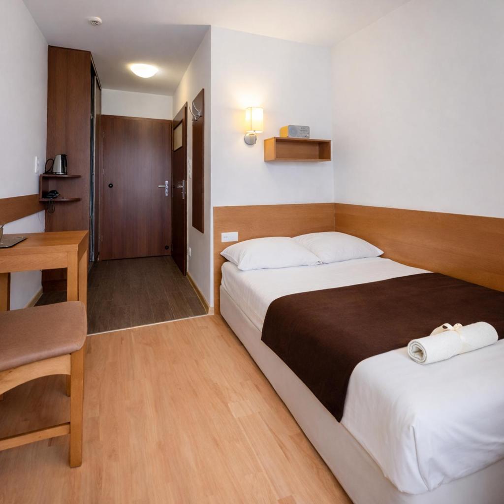 Small Single Room photo 1