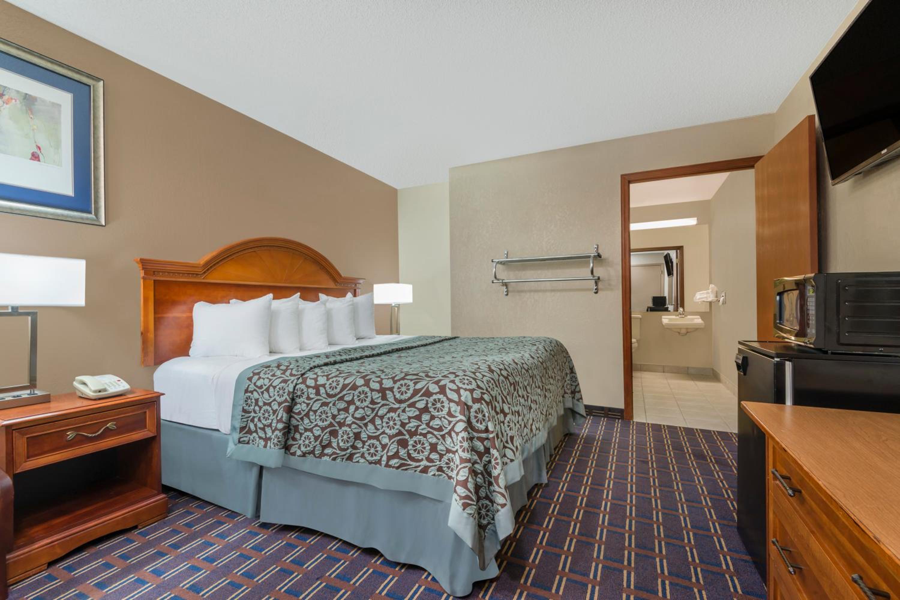 King Room - Disability Access/Non-Smoking - Photo 2