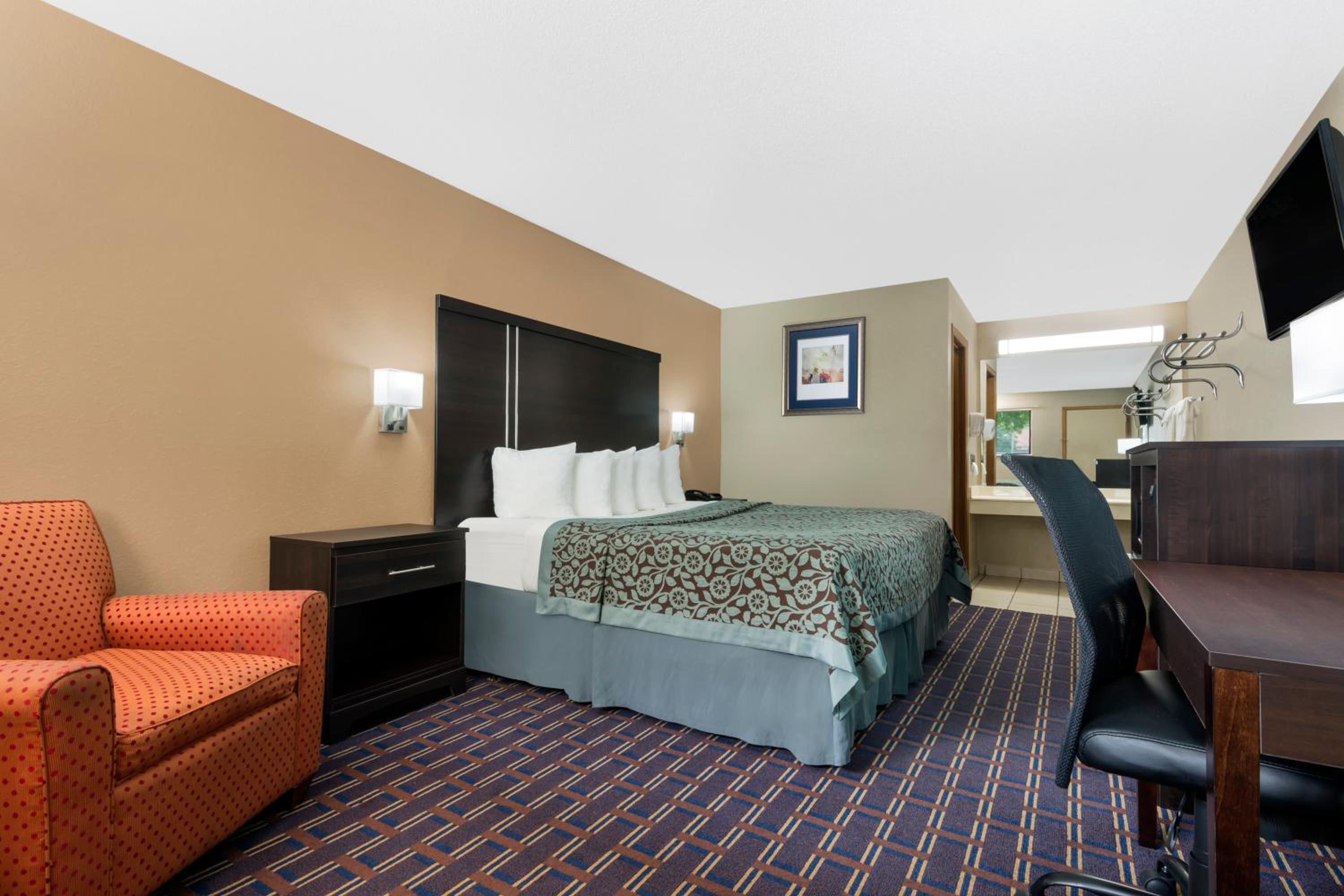 King Room - Non-Smoking - Photo 2