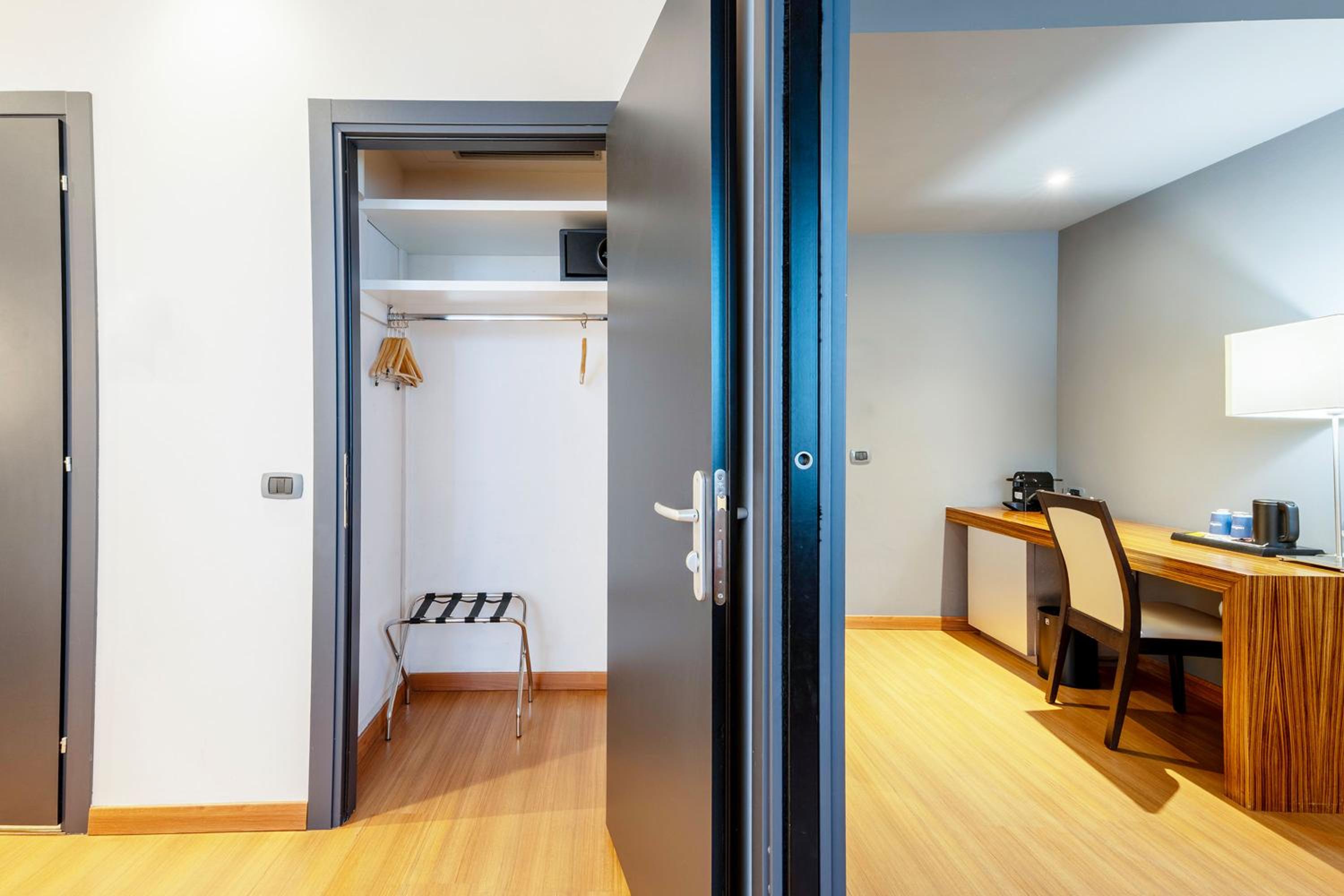 Suite - Photo 2