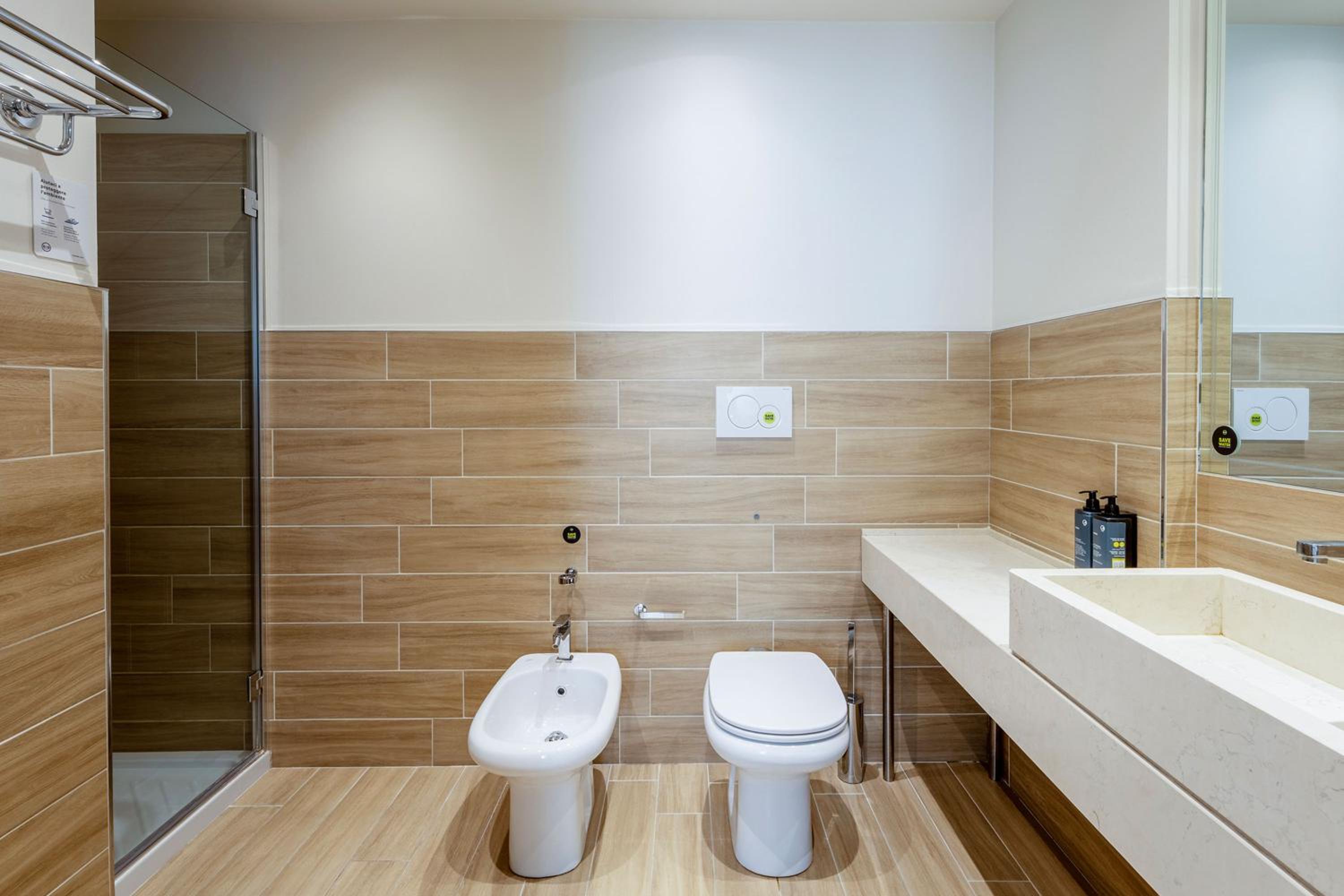 Suite - Photo 3