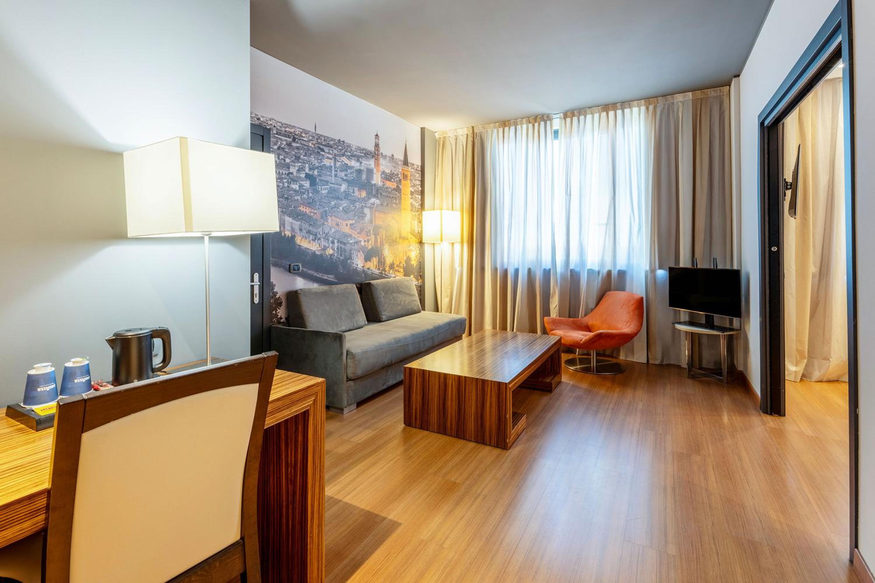 Suite - Photo 5