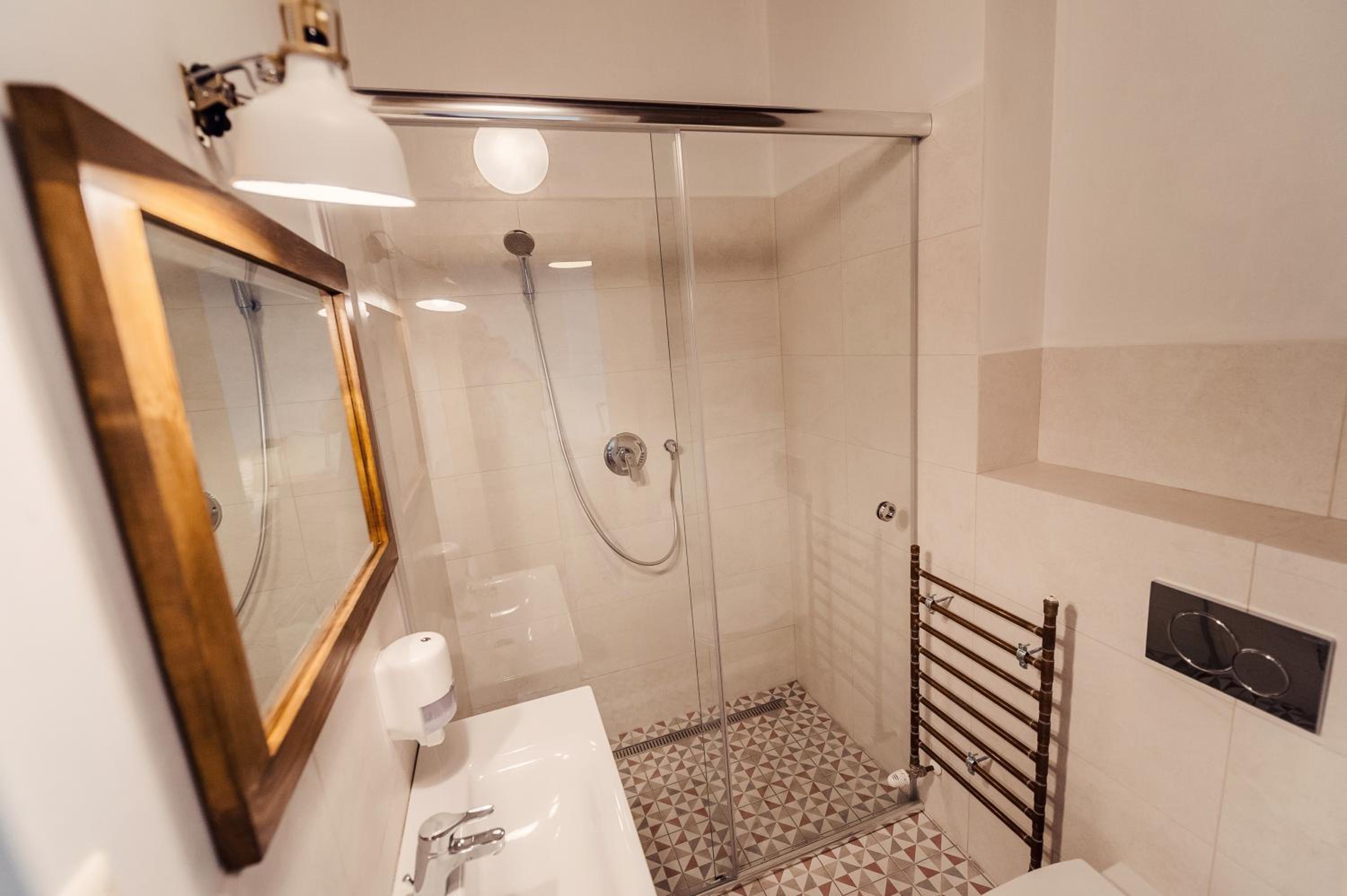 Standard Twin Room - Photo 3