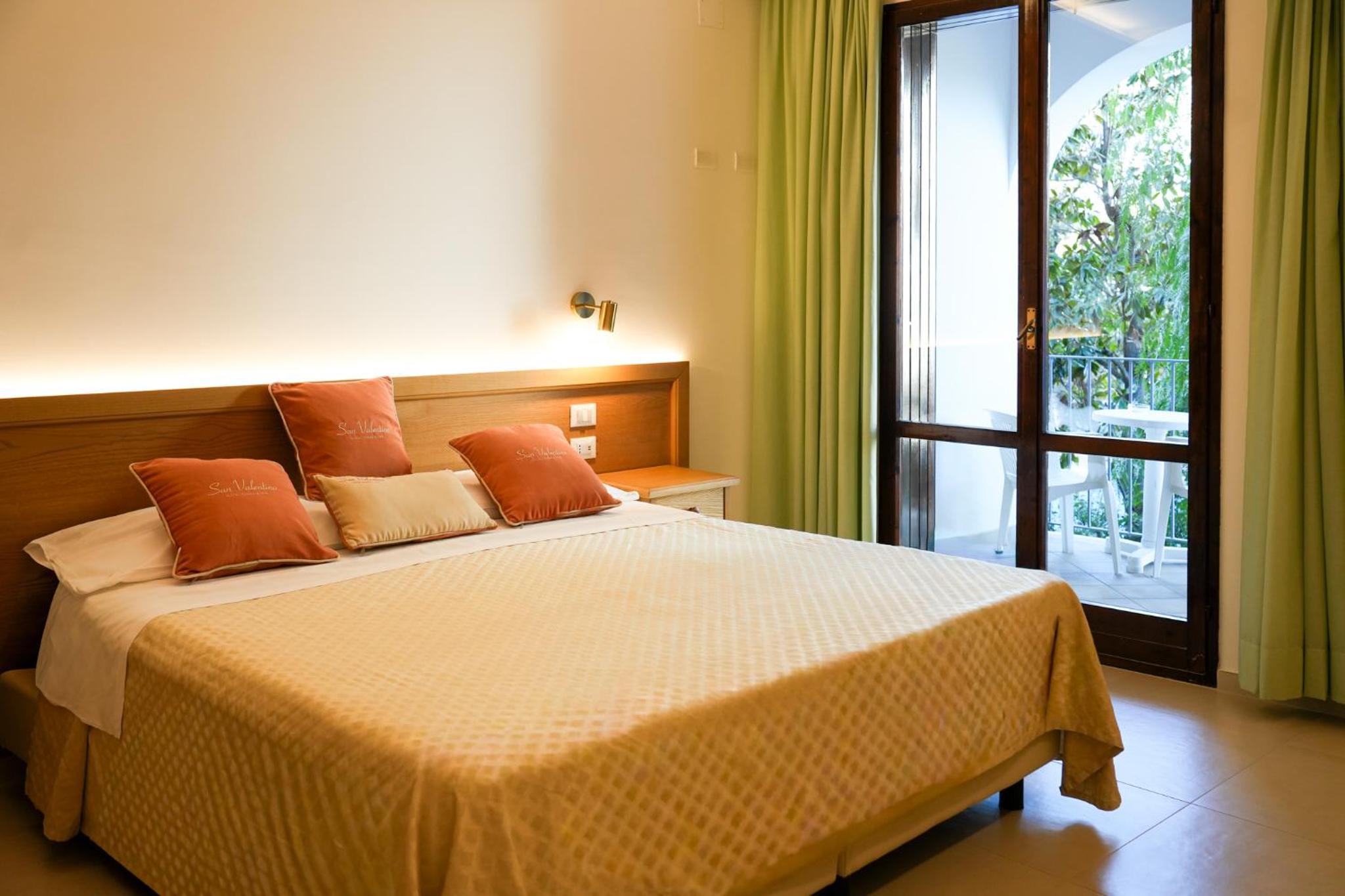 Deluxe Room - Photo 4