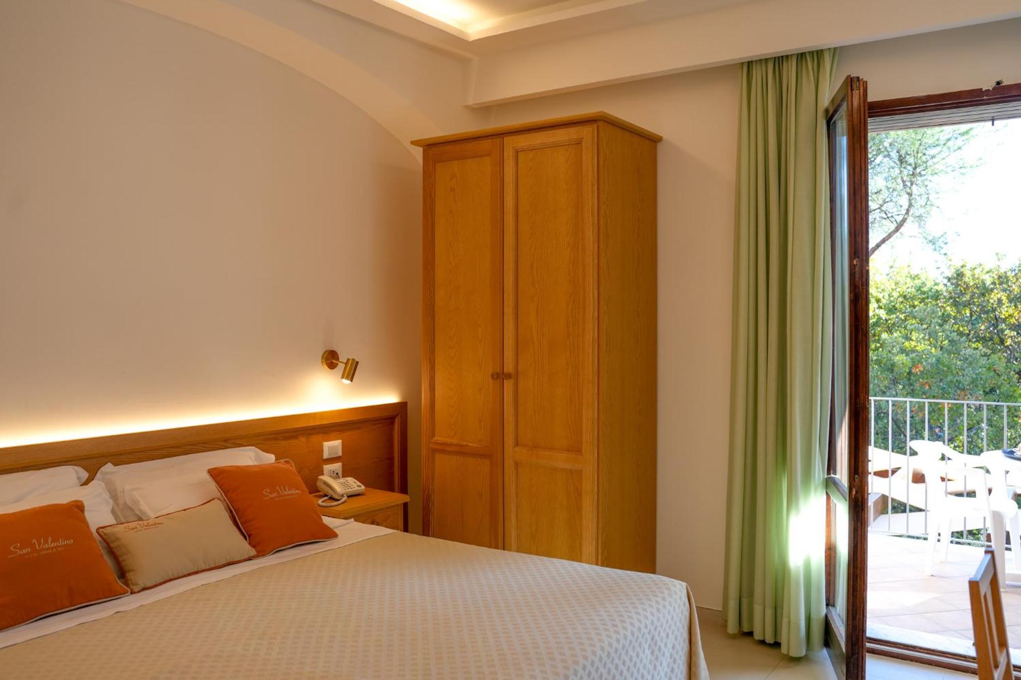 Deluxe Room - Photo 1