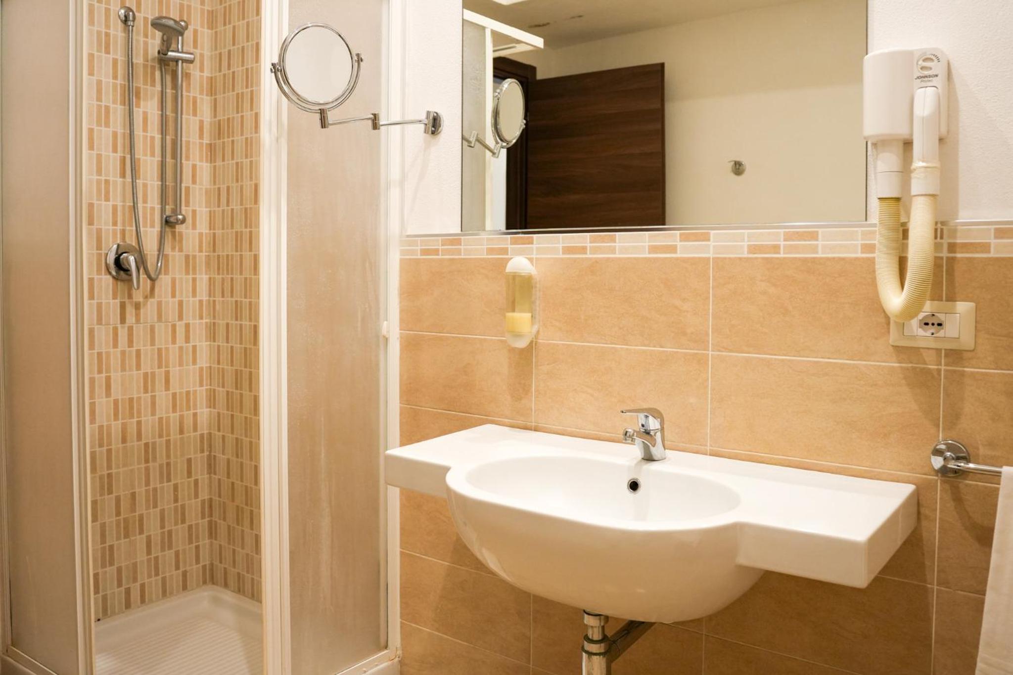 Deluxe Room - Photo 2
