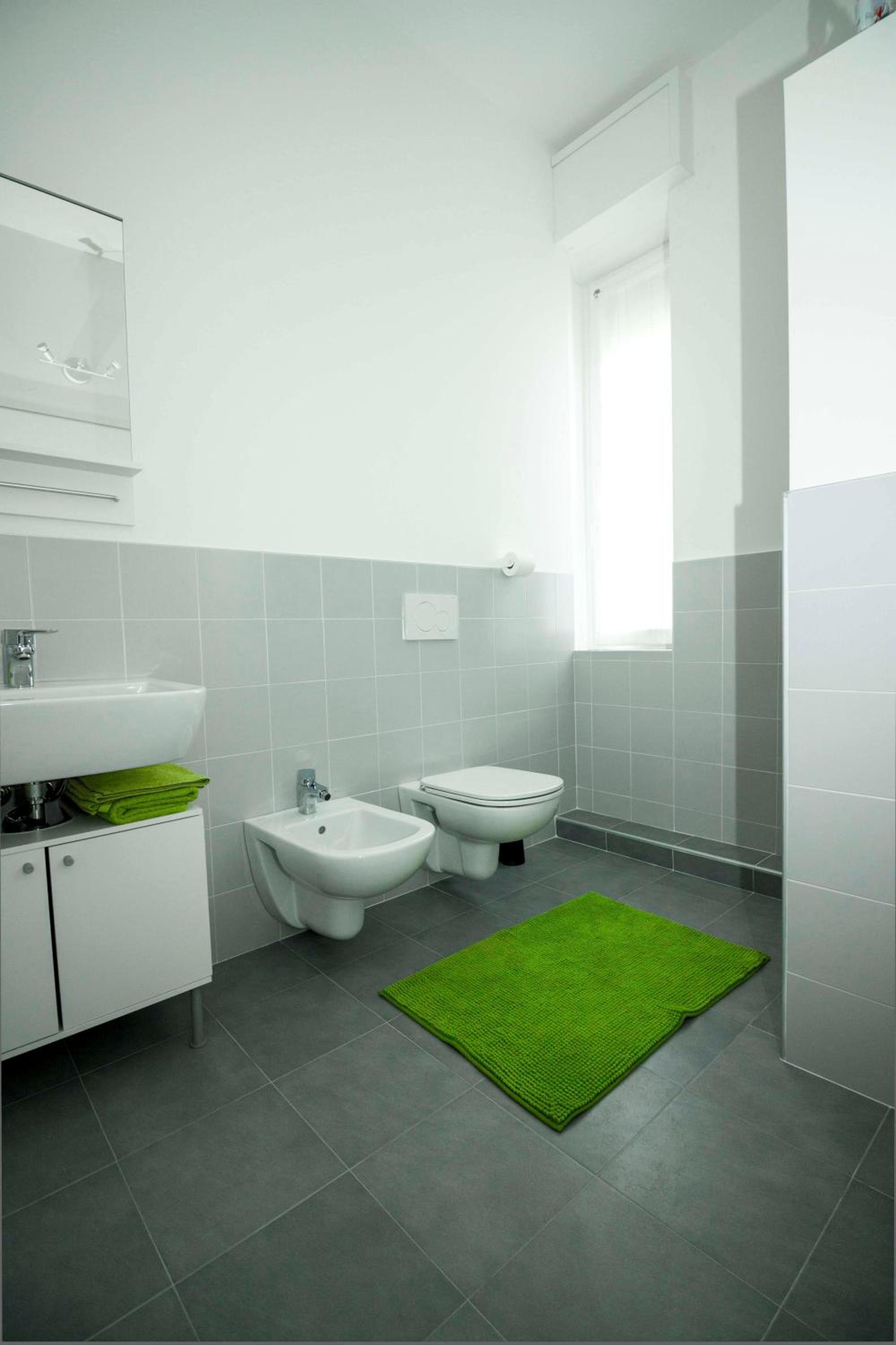 Family Room with Shower photo 2