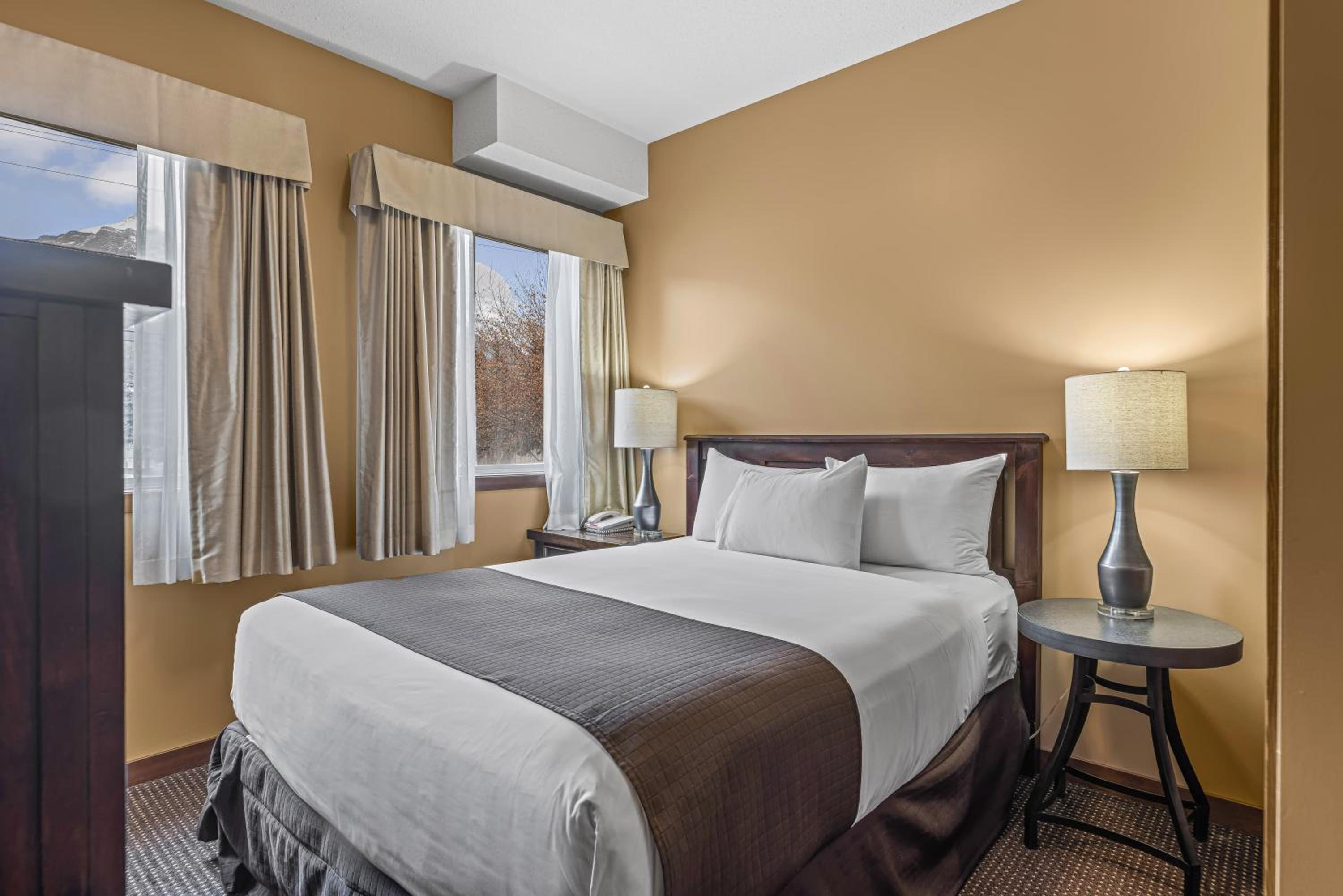 Two-Bedroom Apartment with Mountain View