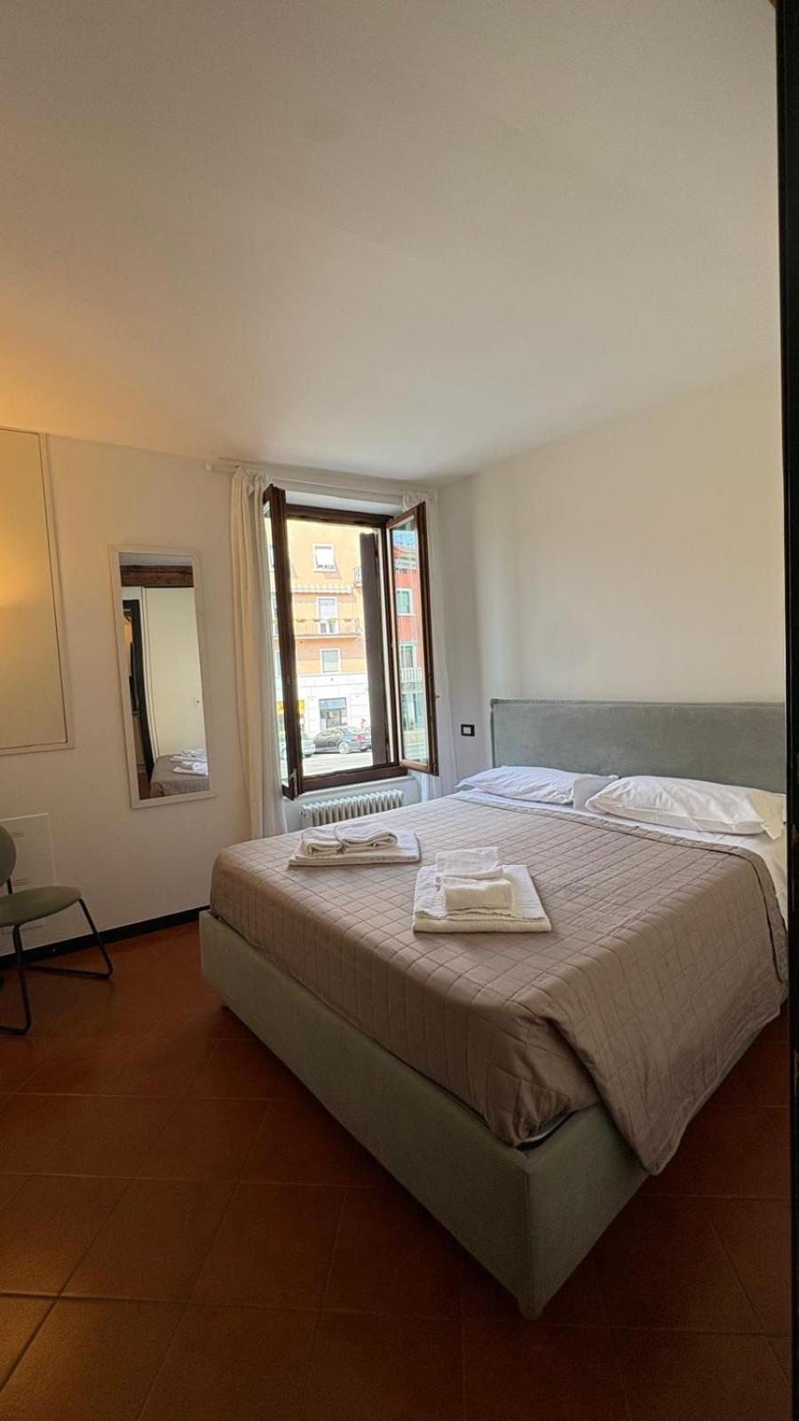 One-Bedroom Apartment with Balcony and City View photo 1