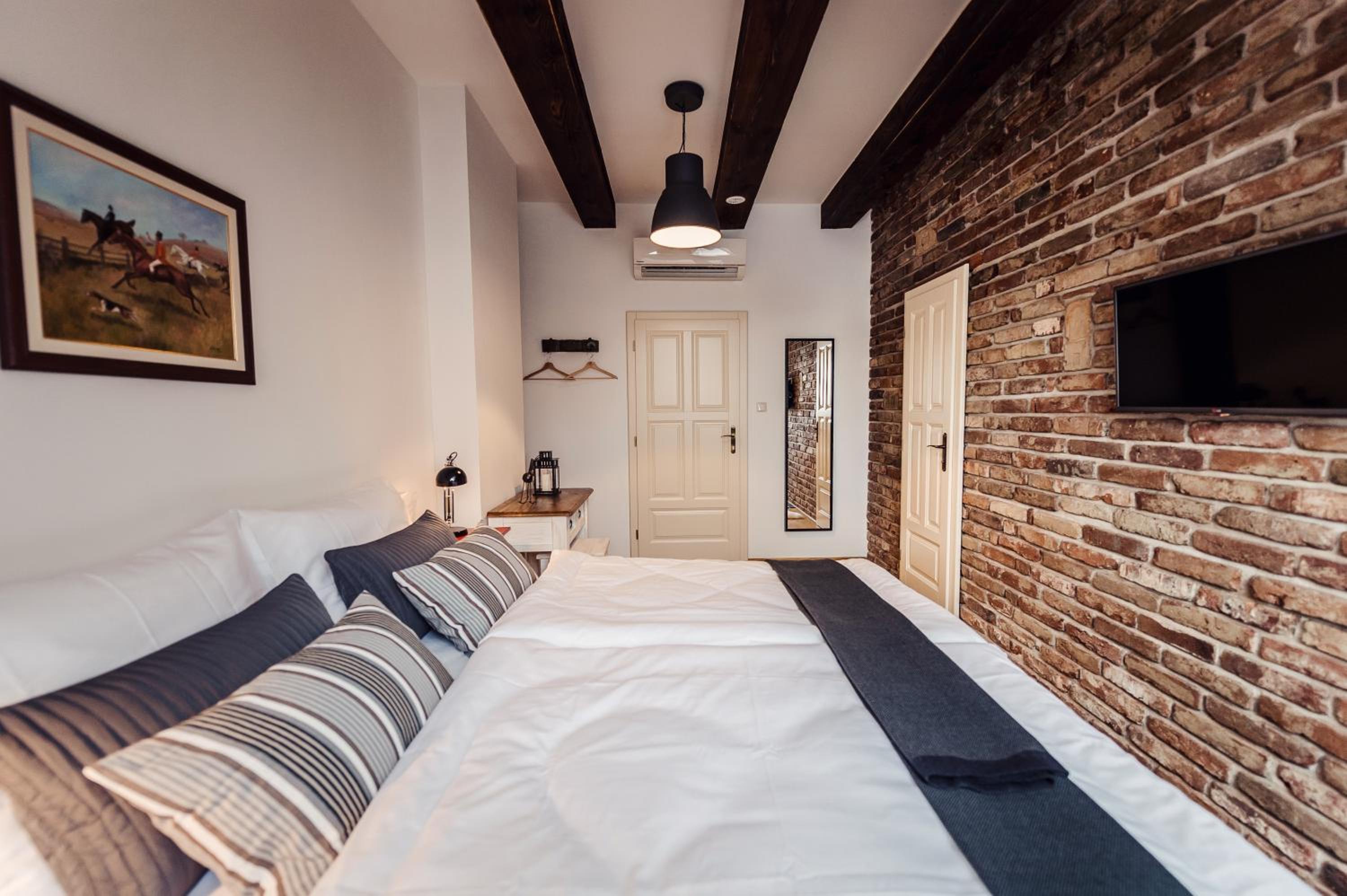 Standard Twin Room - Photo 1