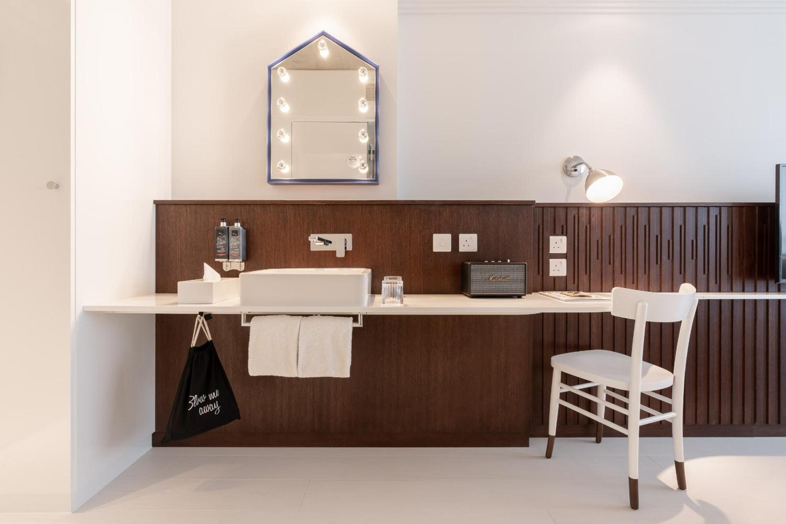 Lovely Accessible Room photo 2