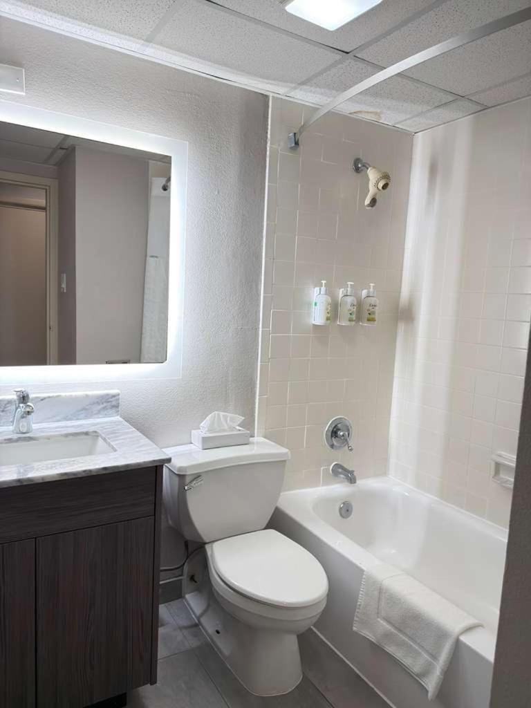 Superior King Suite - Non-Smoking - Photo 3