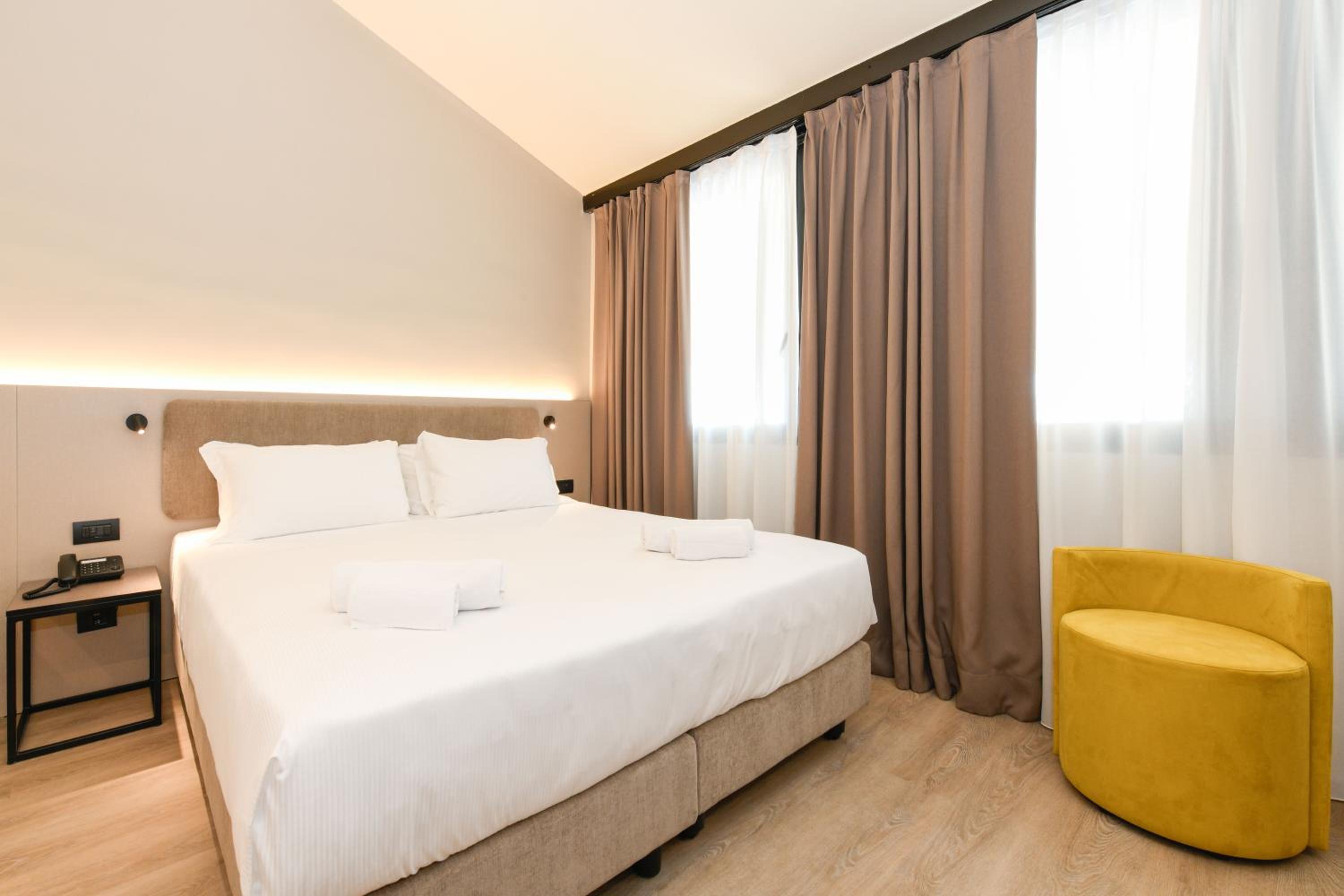 Executive Family Room with Queen Bed and Bunk Bed - Non-Smoking photo 2