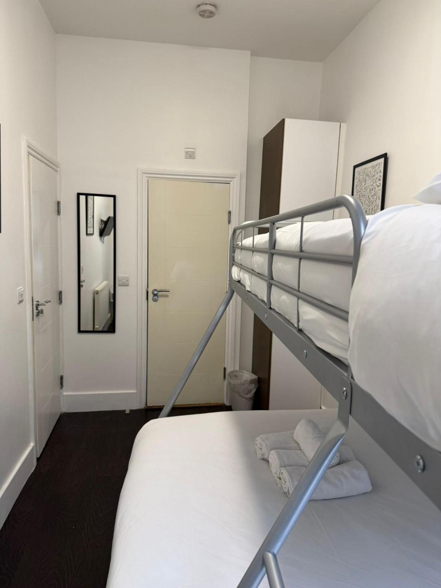 Deluxe Room (2 Adults + 1 Child) photo 1
