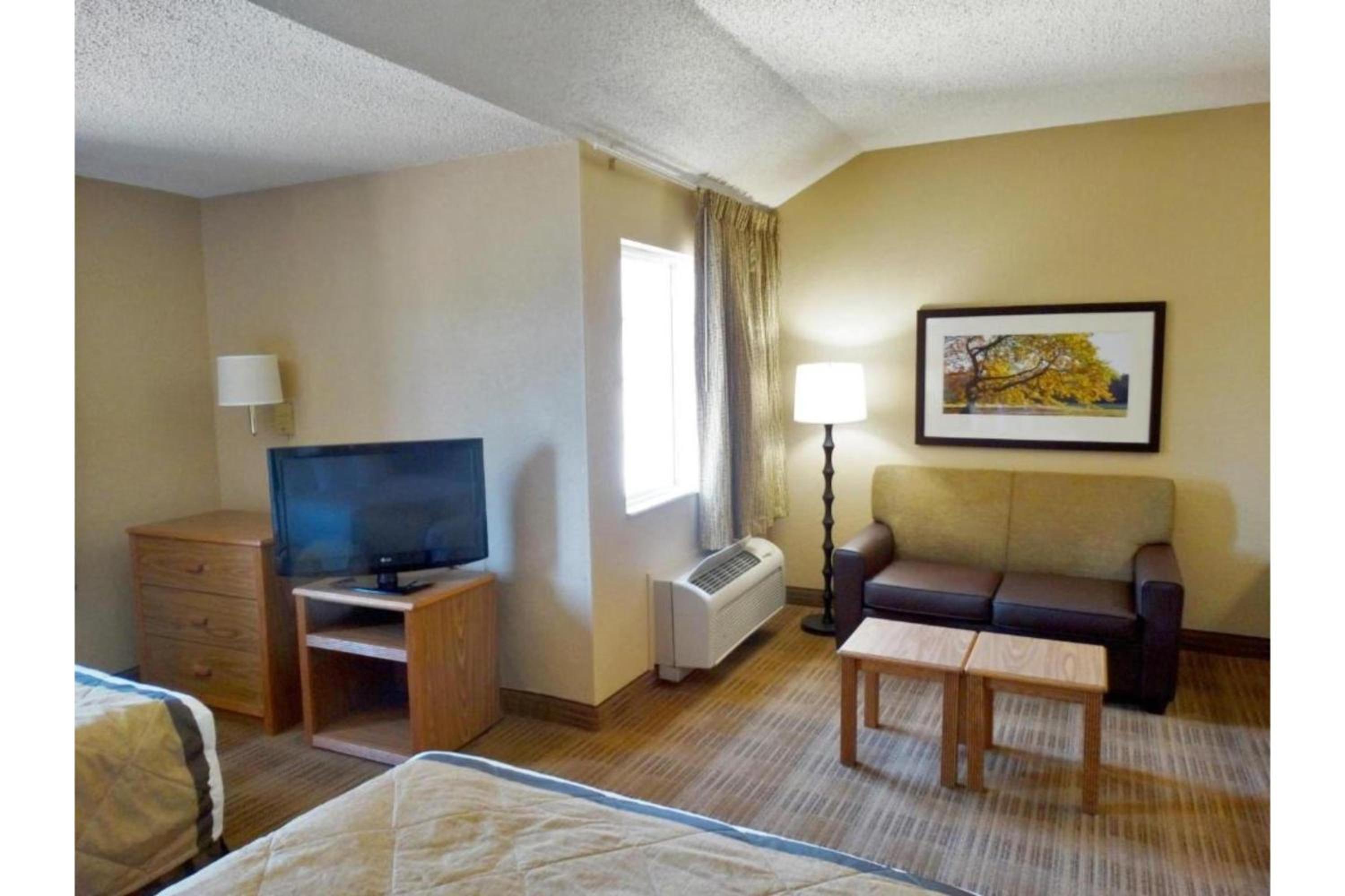 2 Full Beds | Non-Smoking, Kitchen - Photo 7