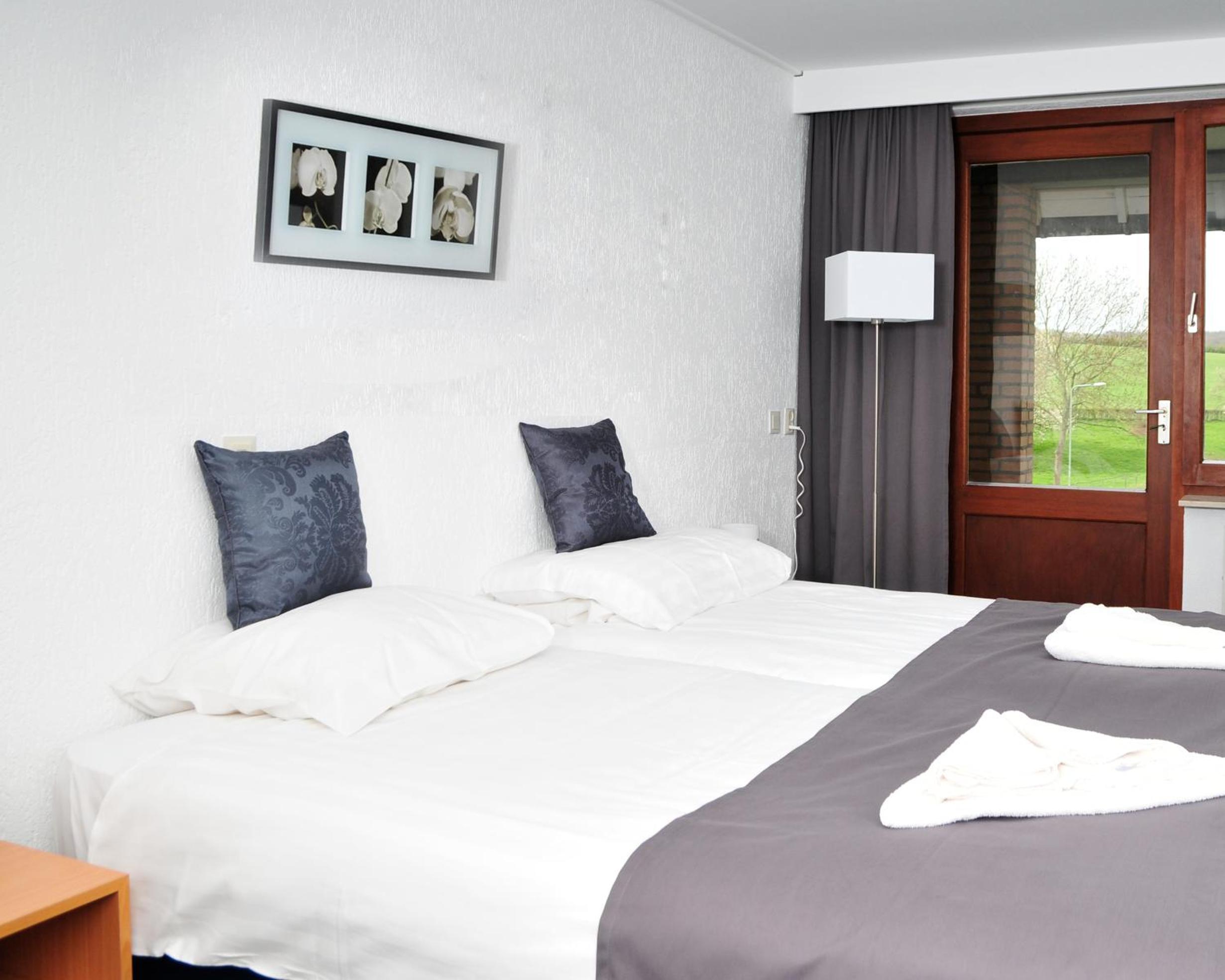 Standard Twin Room - Photo 13