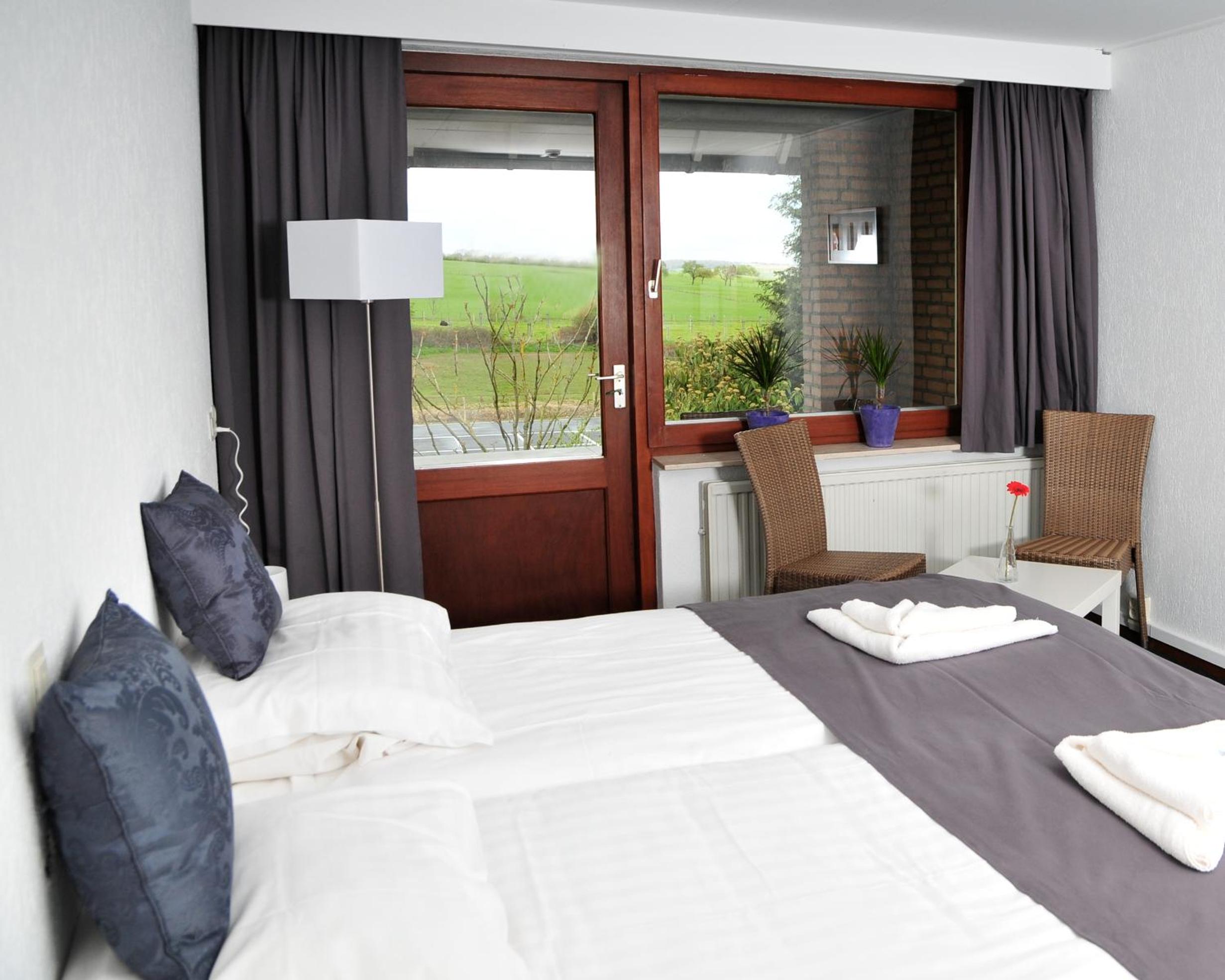 Standard Twin Room - Photo 14