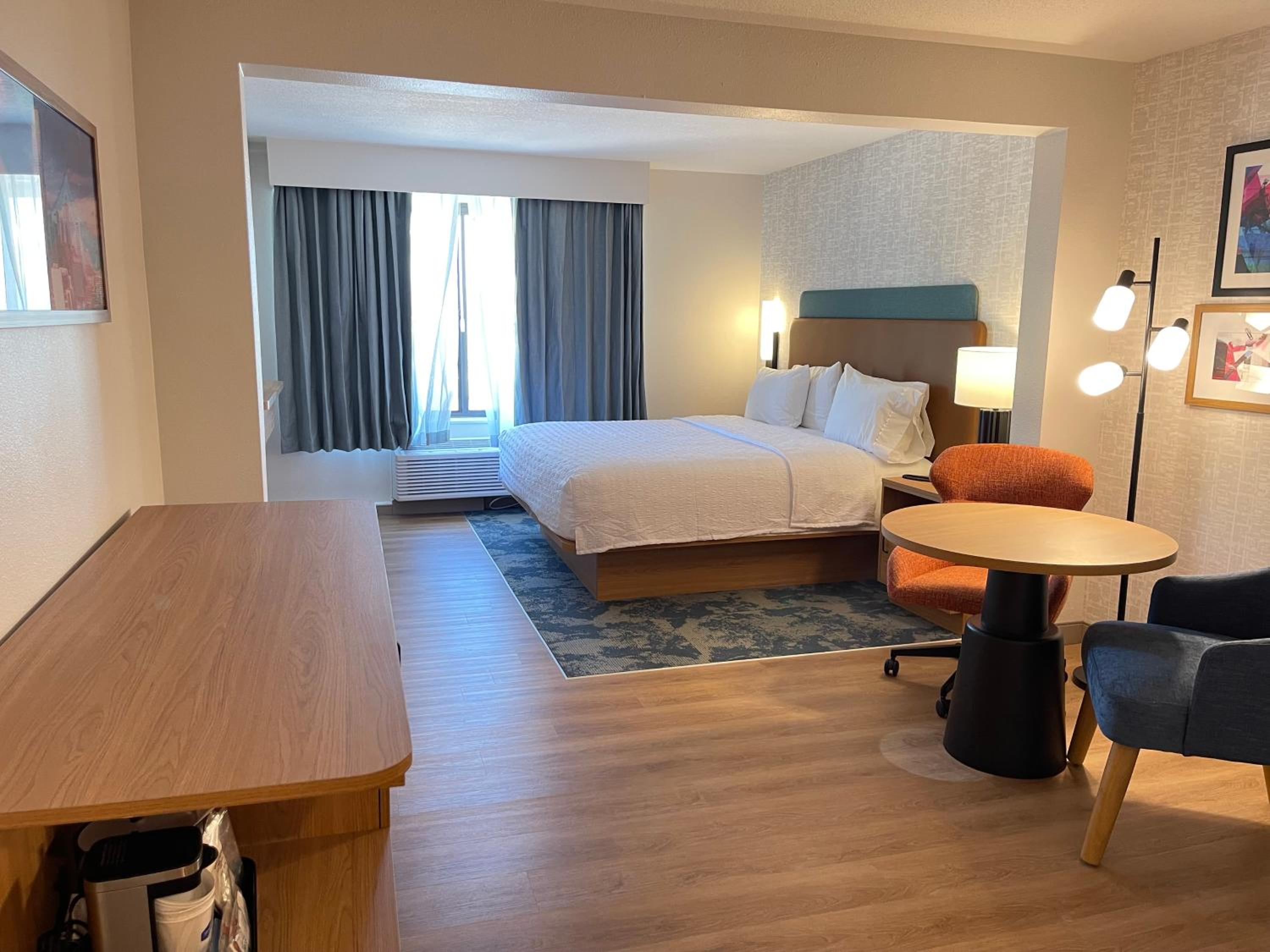 King Room with Microwave/Fridge - Photo 1