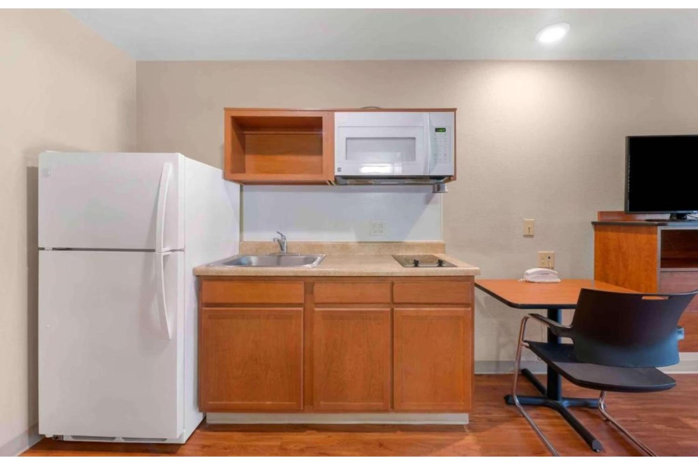 1 Full Bed | Smoking, Kitchen photo 2