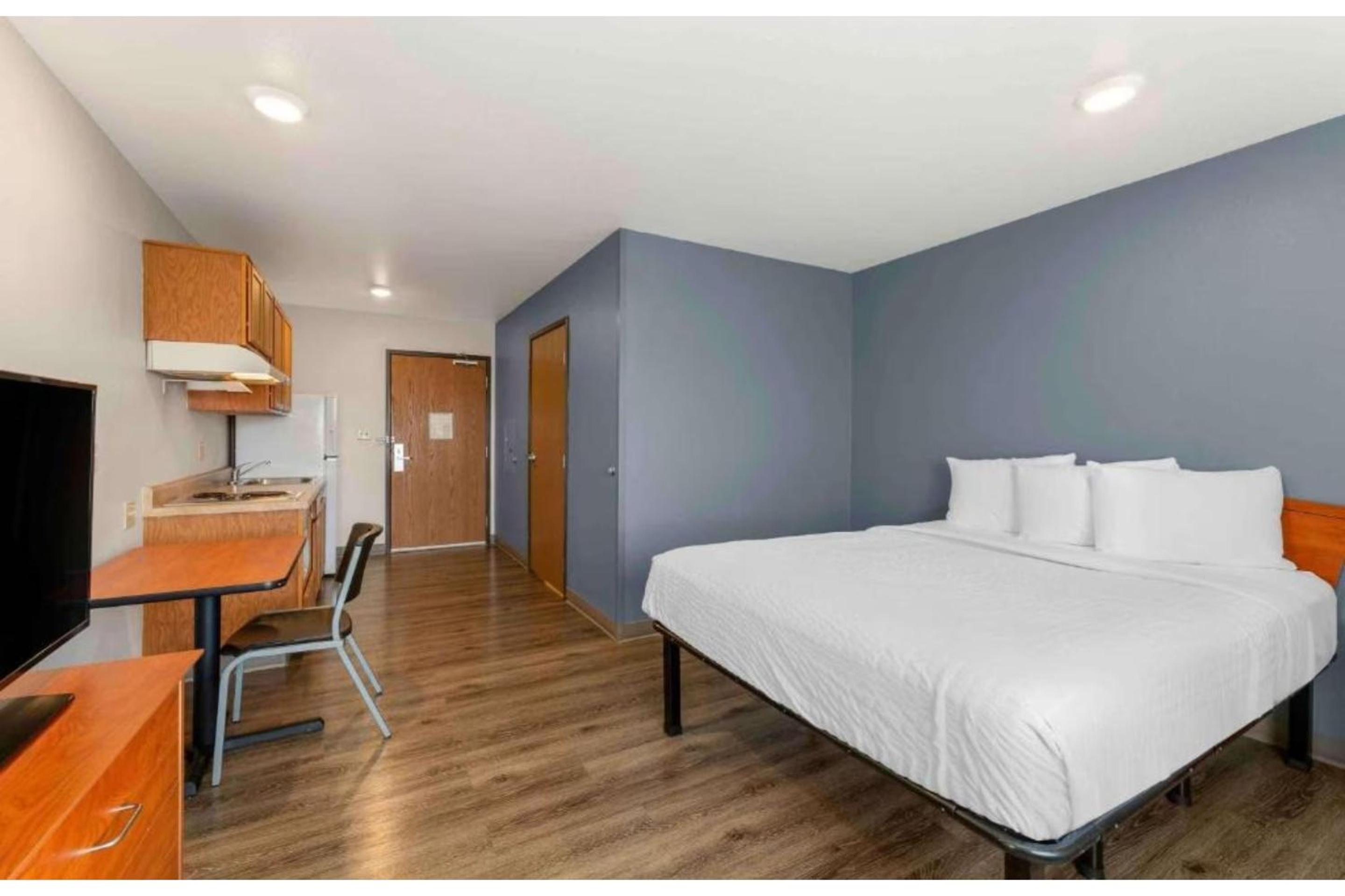 1 Full Bed | Non-Smoking, Kitchen