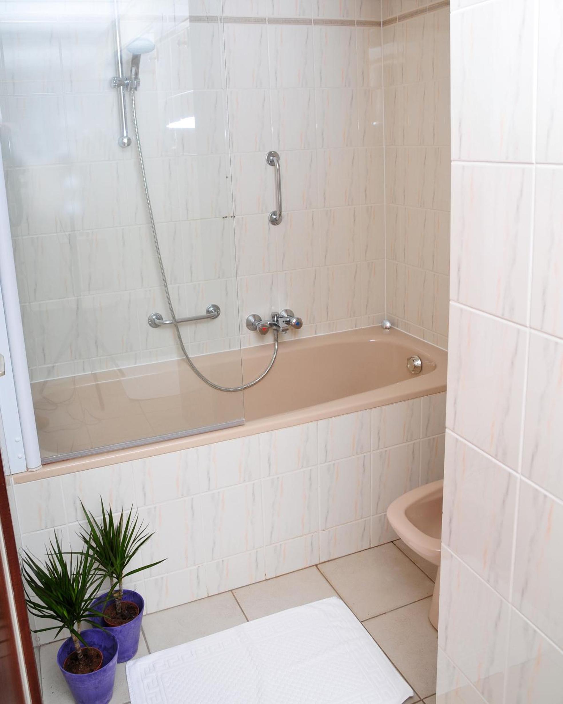 Standard Twin Room - Photo 12