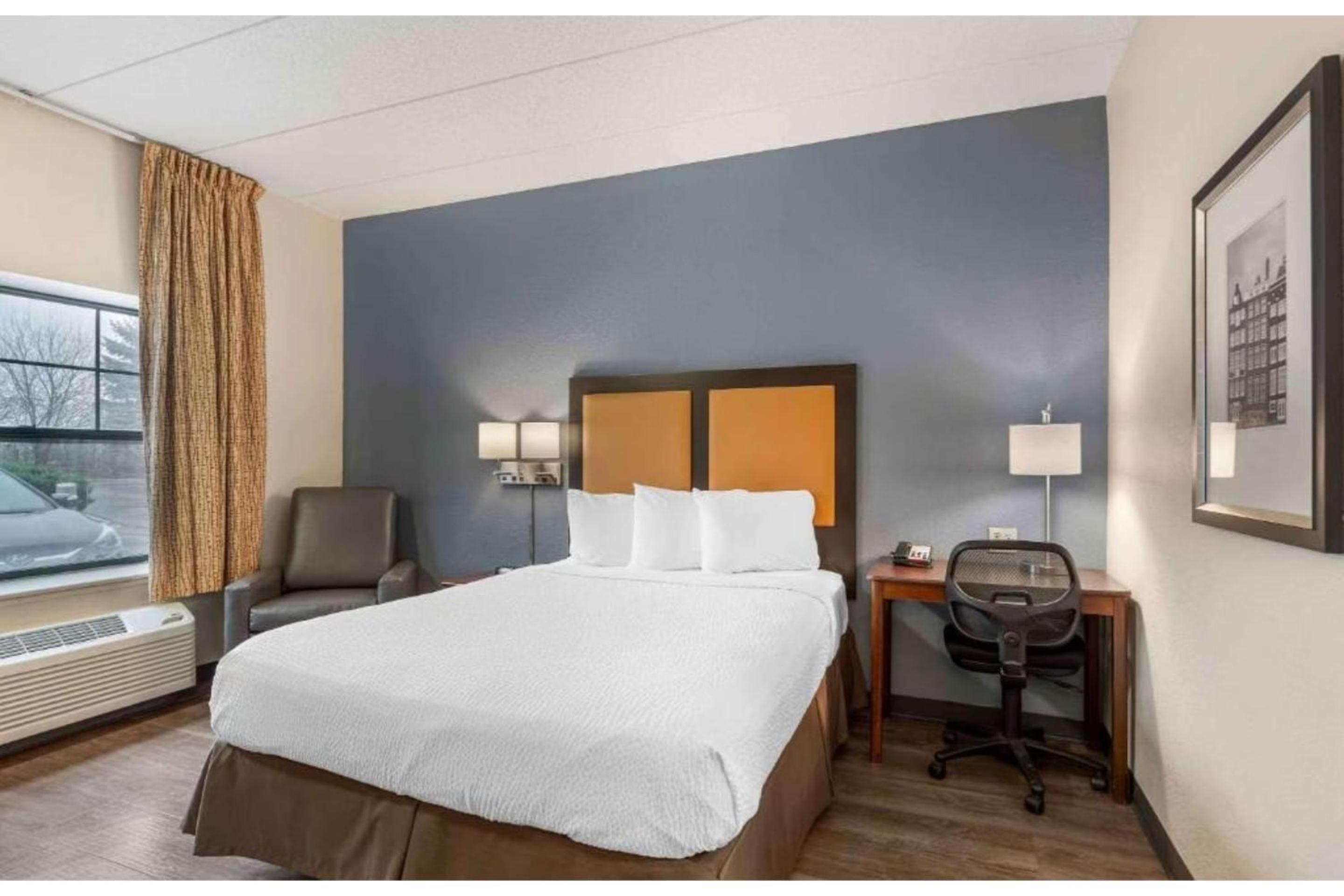 1 Queen Bed | Non-Smoking, Kitchen - Photo 6