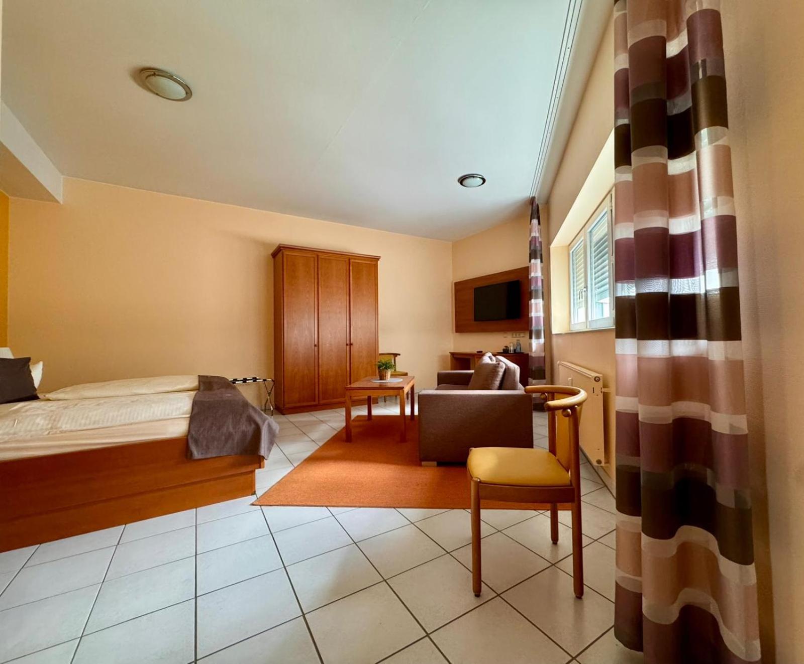 Family Room photo 3
