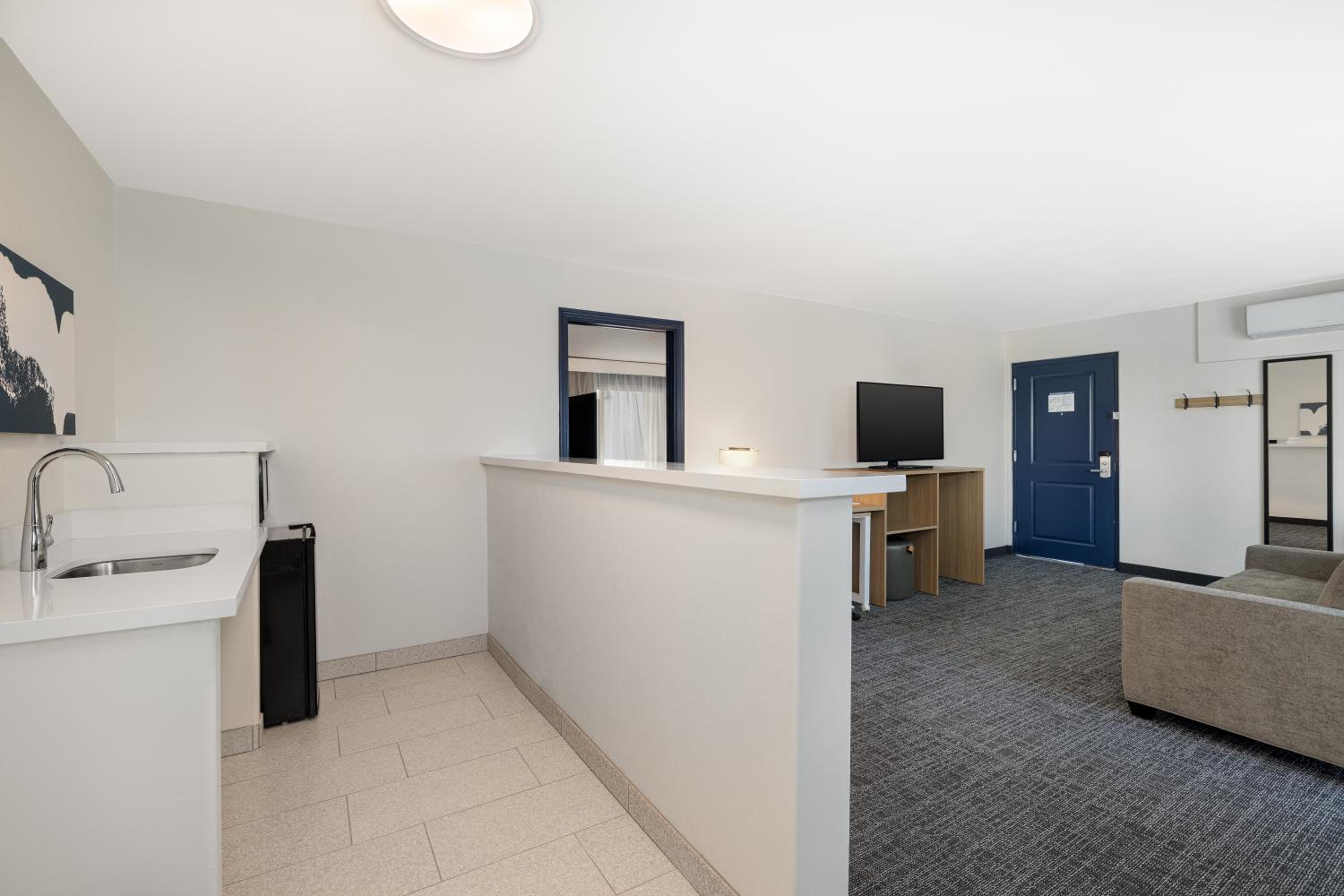 King Suite - Photo 1