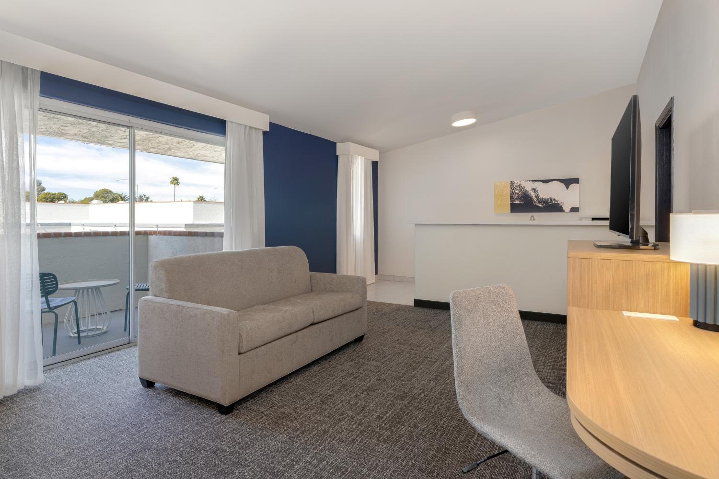 King Suite - Photo 3