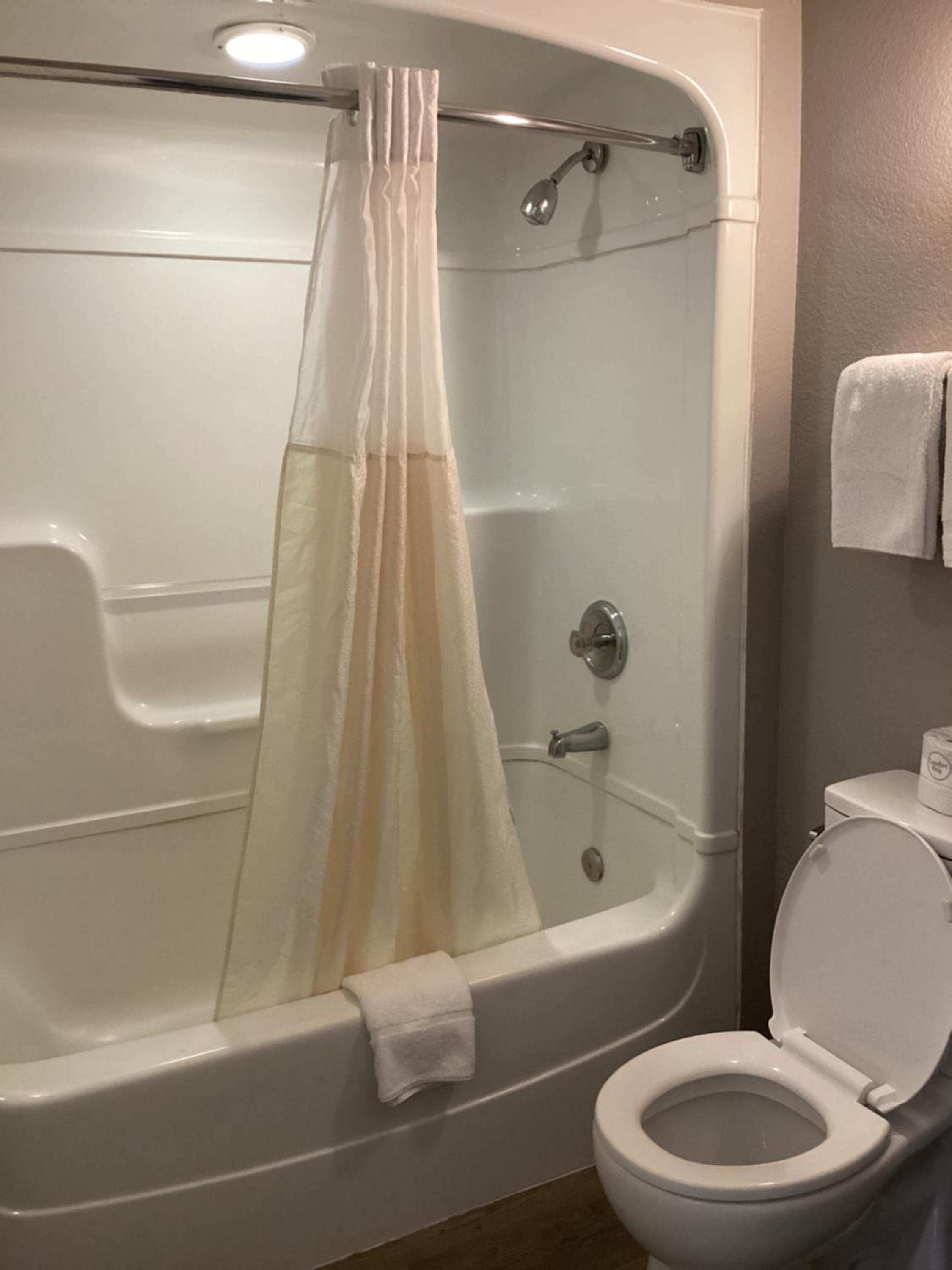 1 Queen Bed | Newly Redesigned, Non-Smoking| Free Parking