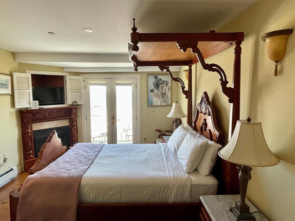 Deluxe Double Room with Balcony and Sea View