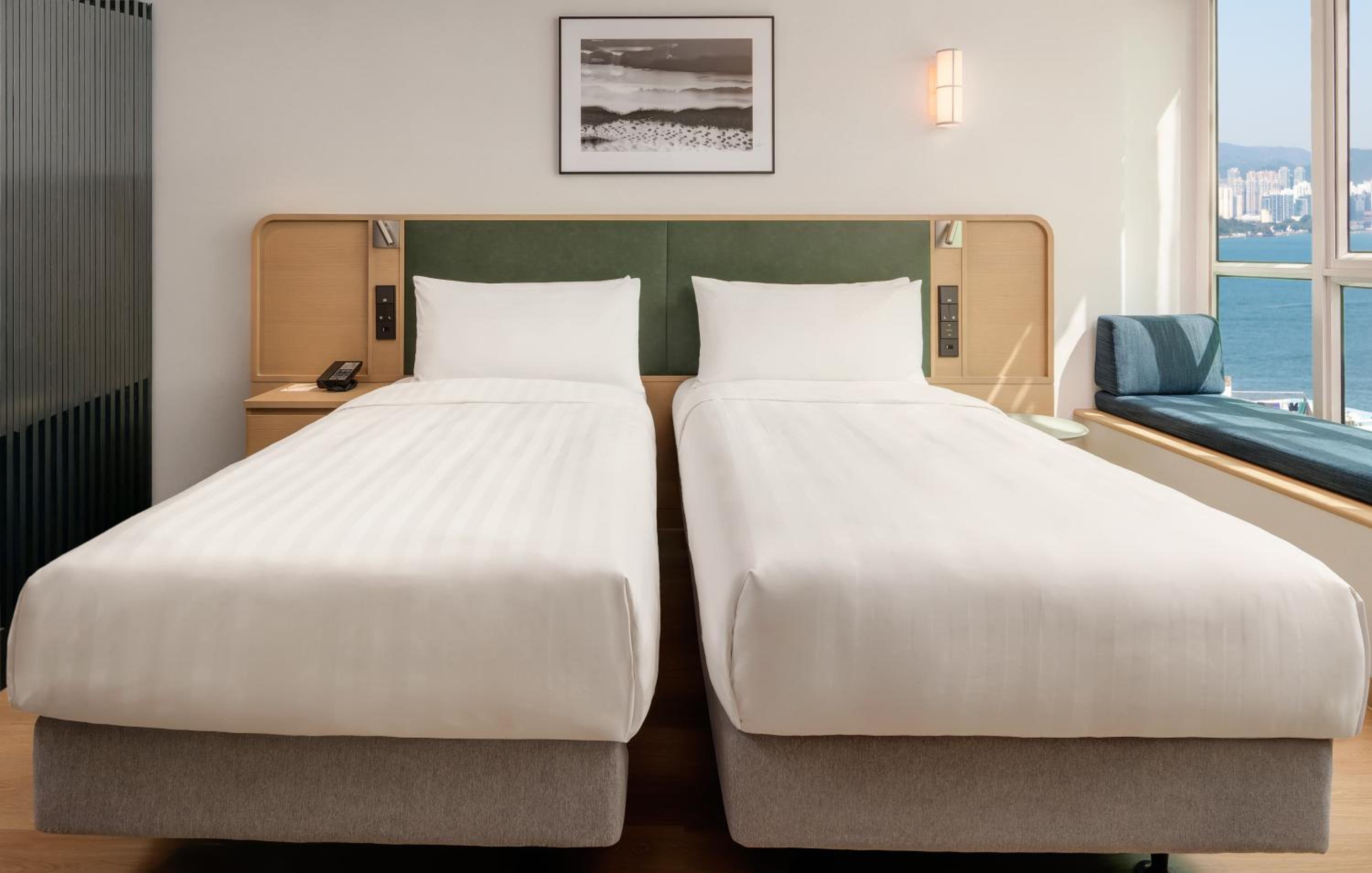 Harbour Club - Twin Bed