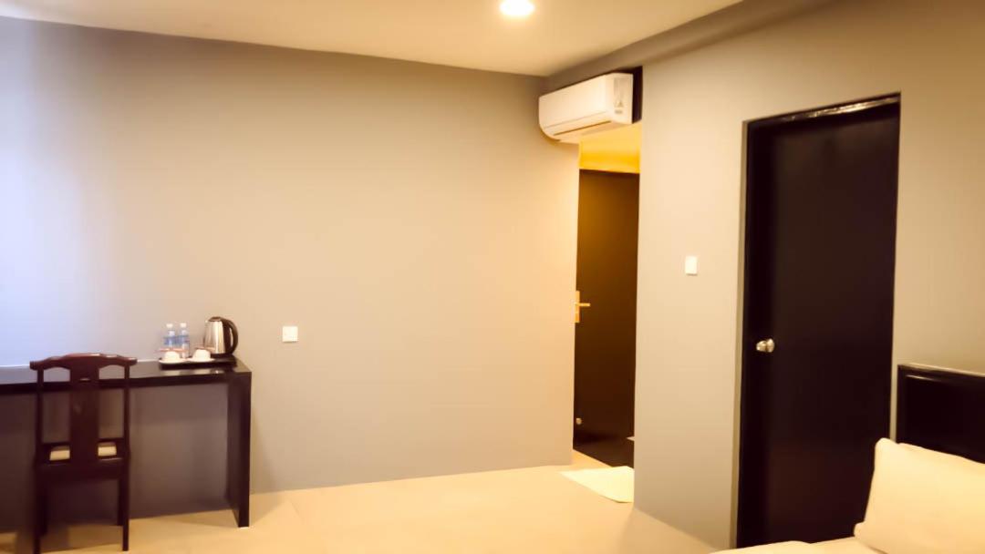 Family Room - Photo 5