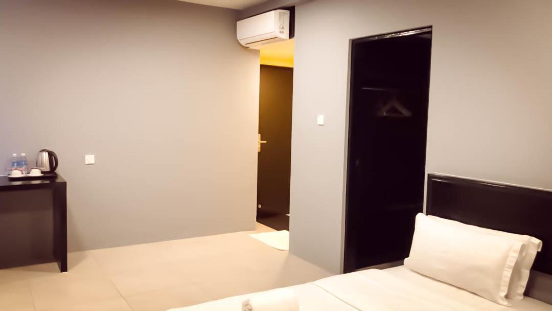 Family Room - Photo 8