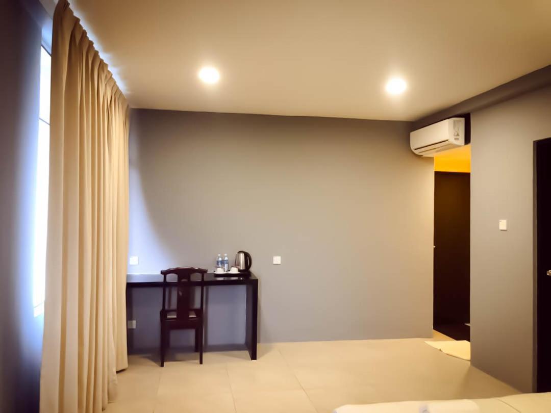 Family Room - Photo 17